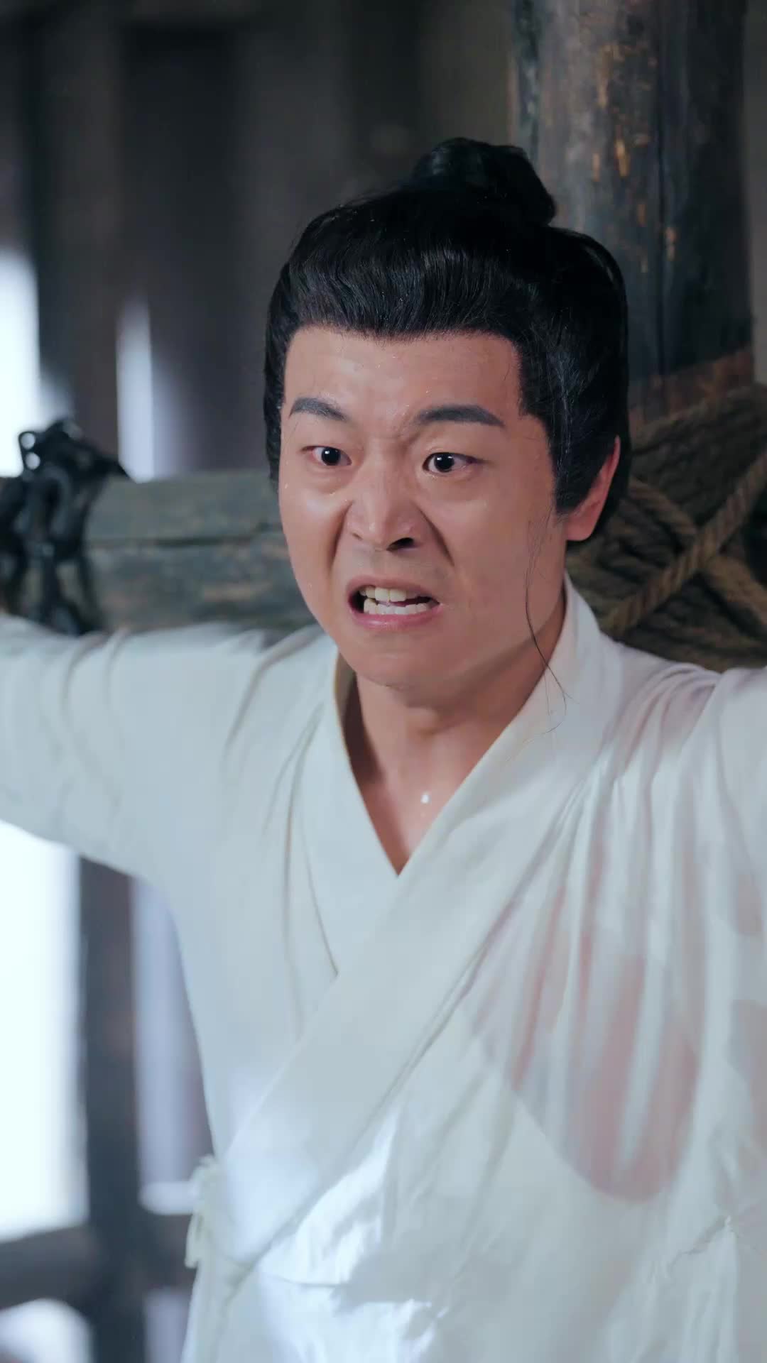 Istriku Tiga, Takdirku Gila (Sulih Suara)  - Episode 34 - Episode 34