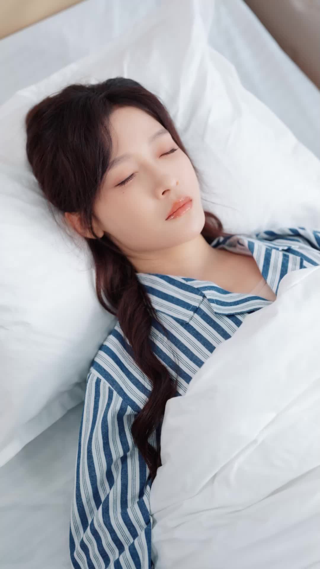 攻略游戏:我横扫所有白月光 第11集