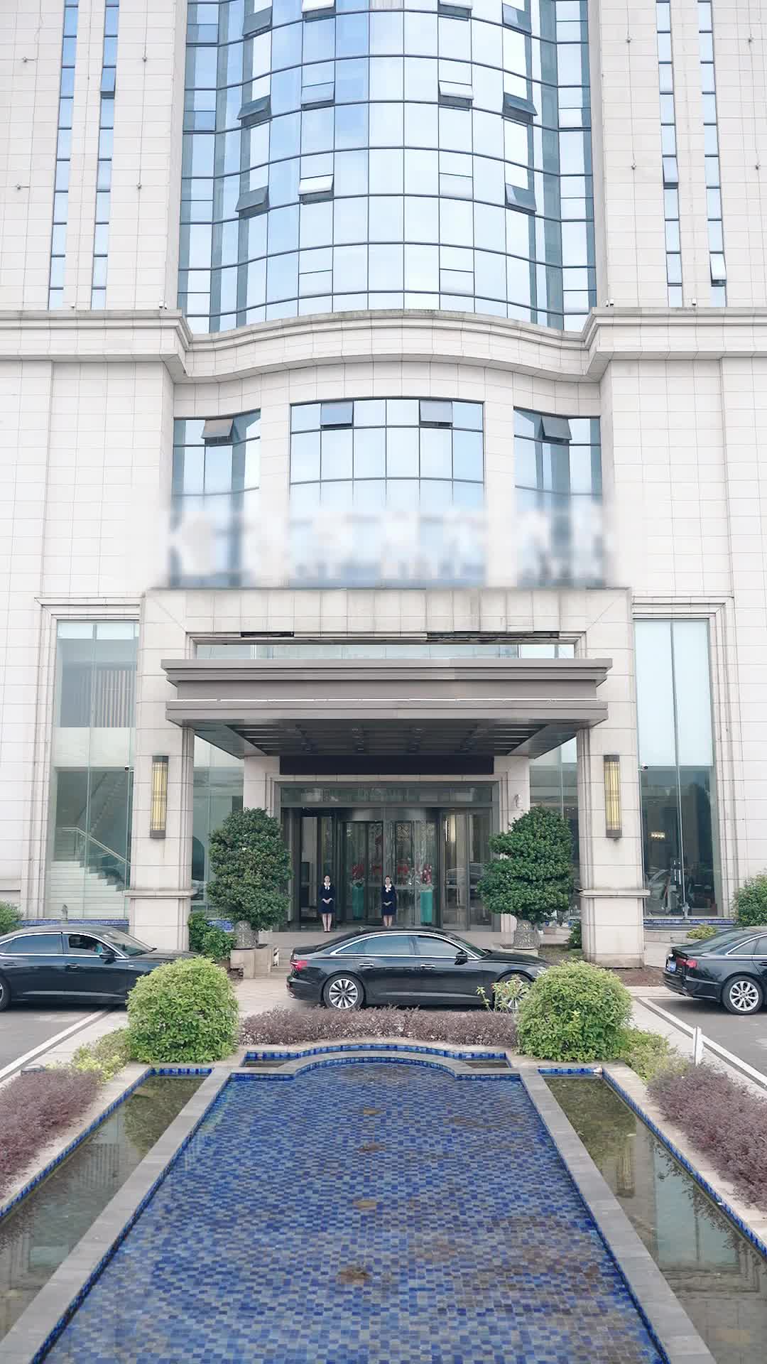 潜龙出山，有眼不识金镶玉 第4集
