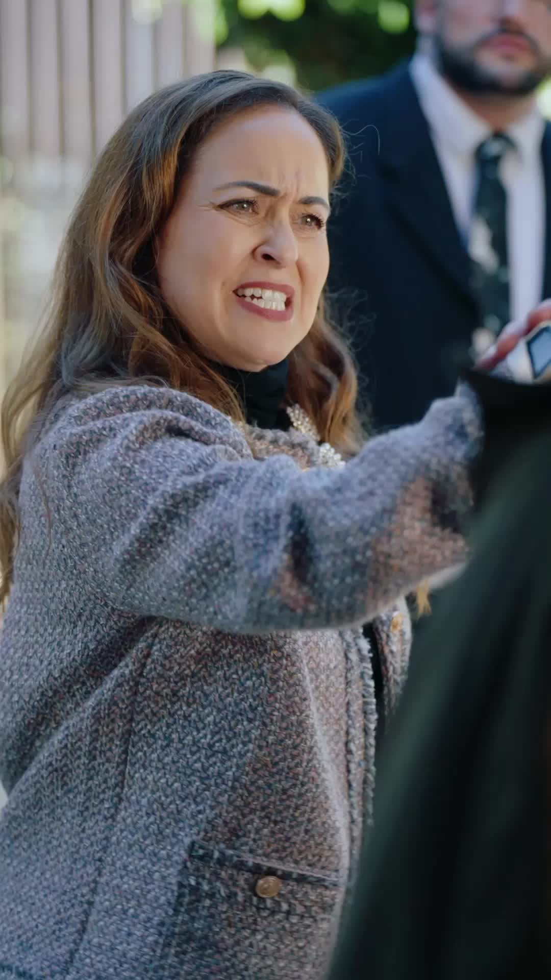 Fugindo à Máfia, Me Caso com Um Bilionário Sem-teto 5Episódio