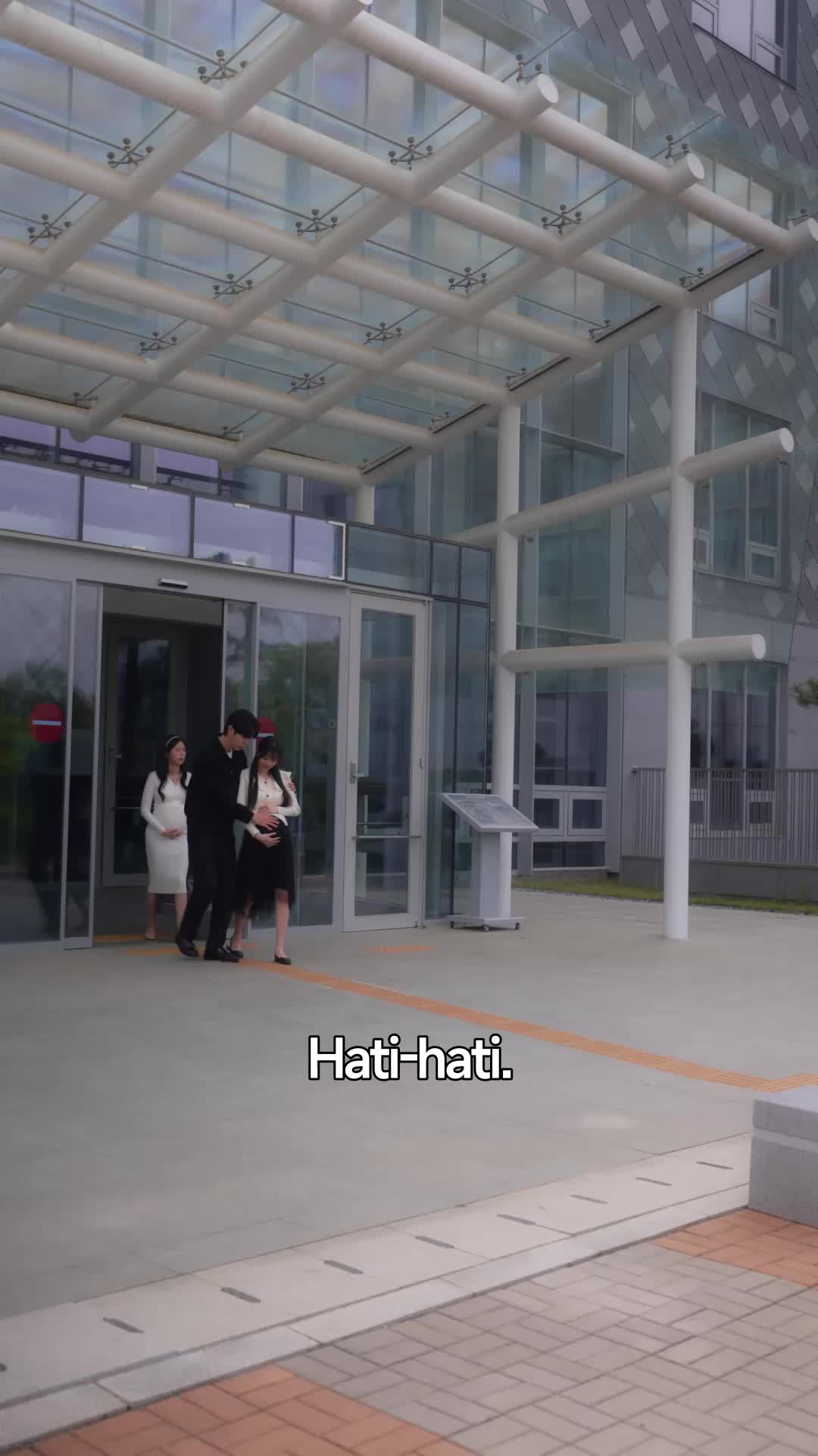 Hatinya Tak Tersentuh Episode 7