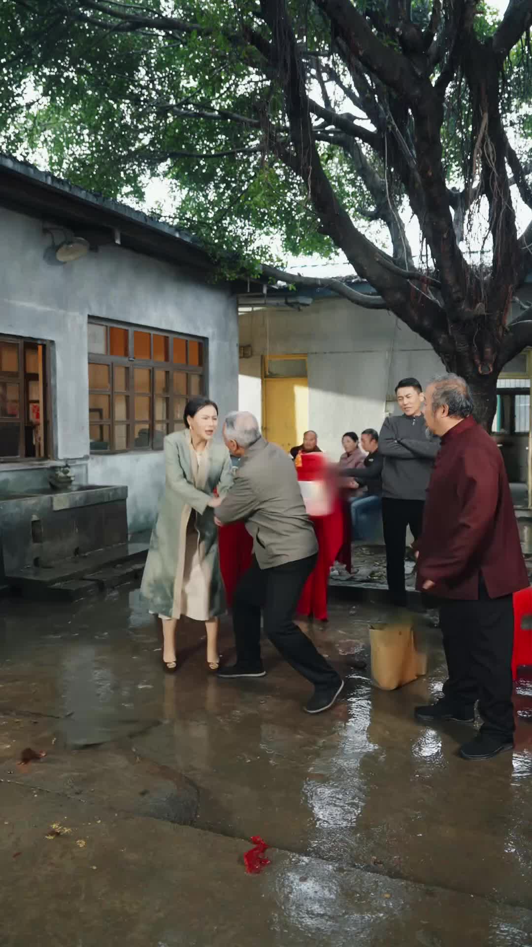 ¿Quién se atreve a meterse con mi abuela? Episodio 10