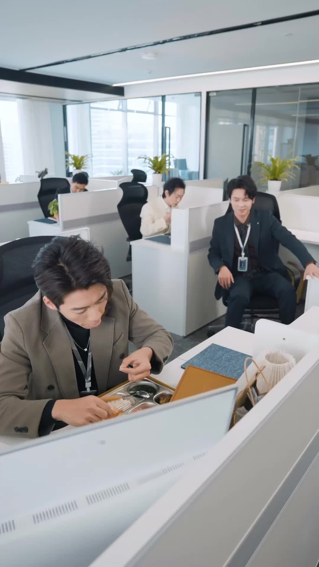 Love at the Bottom, Sparks at the Top Episode 7