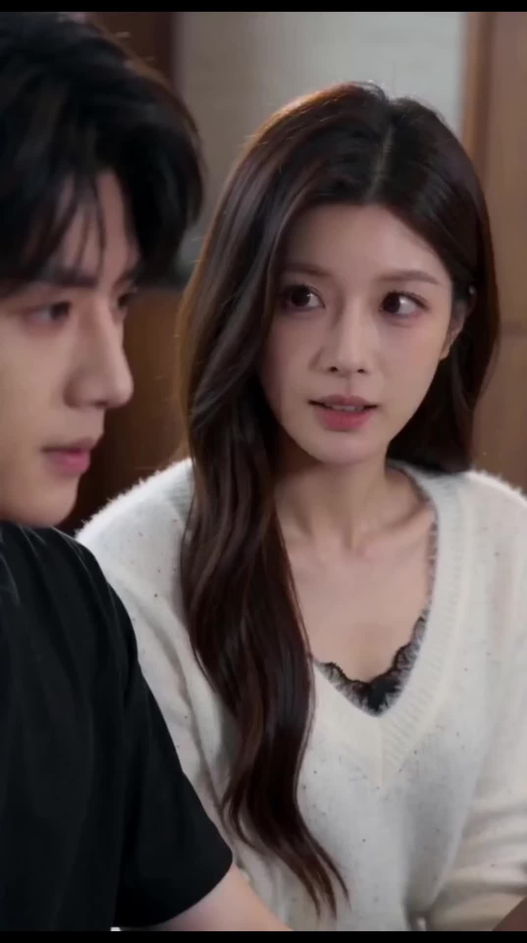 She Bites His Hand, He Seals Her Fate Episode 1