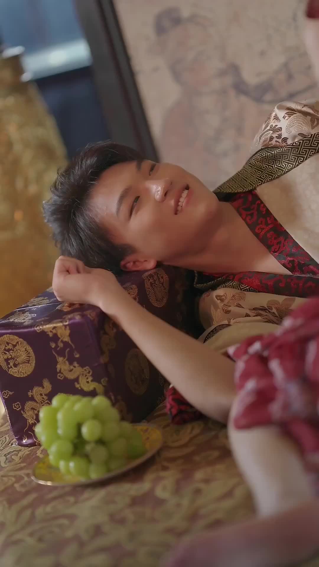 Takhta Dan Cinta Di Dua Dunia Episode 8
