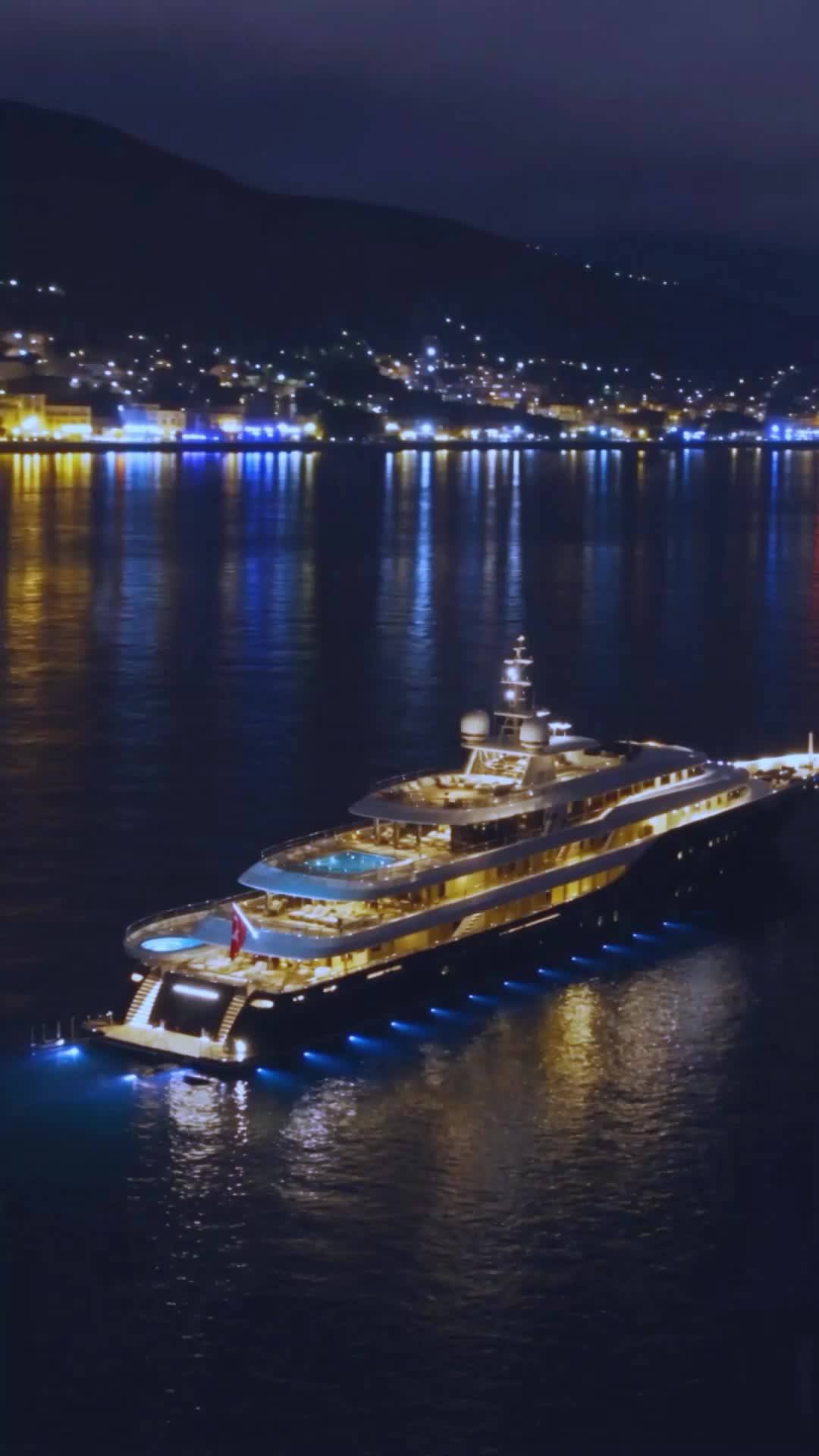 Dark Yacht:Escaping My Ex, Falling for the Hitman Episode 1