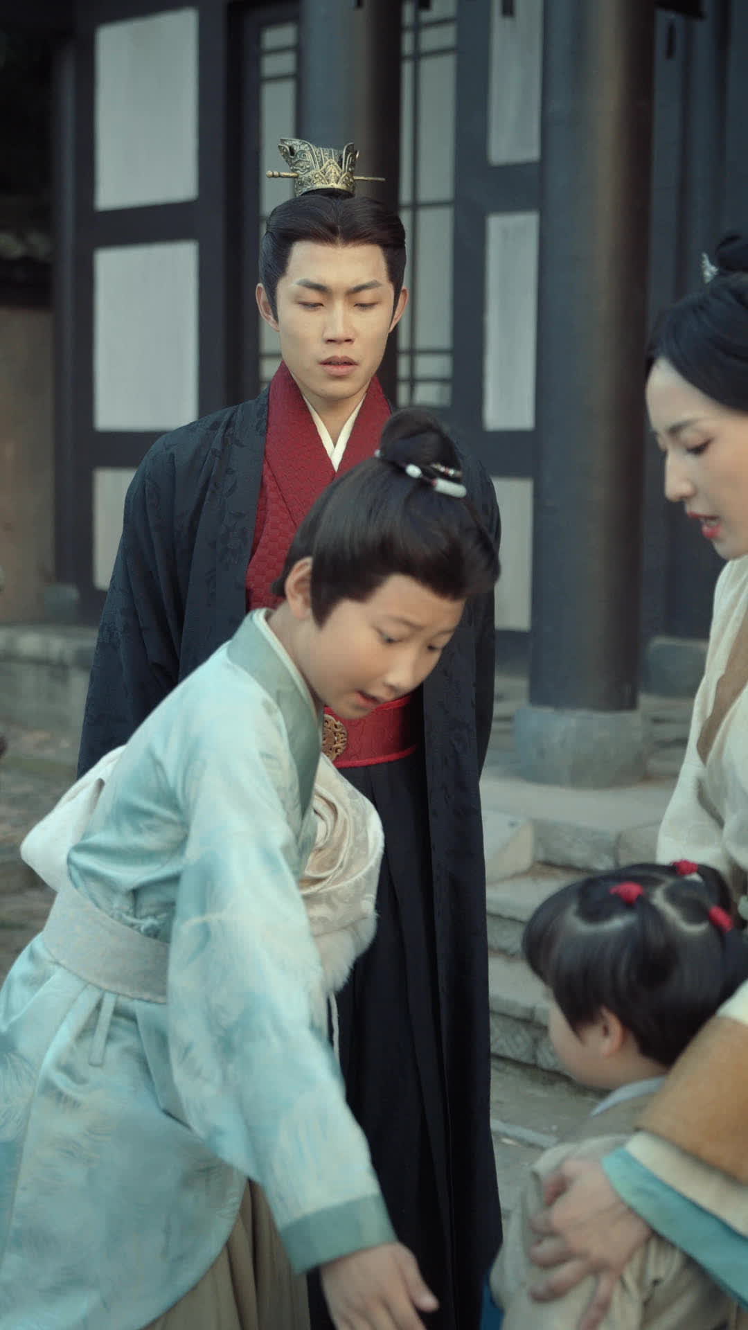 流放后，侯府父子求我原谅 第8集