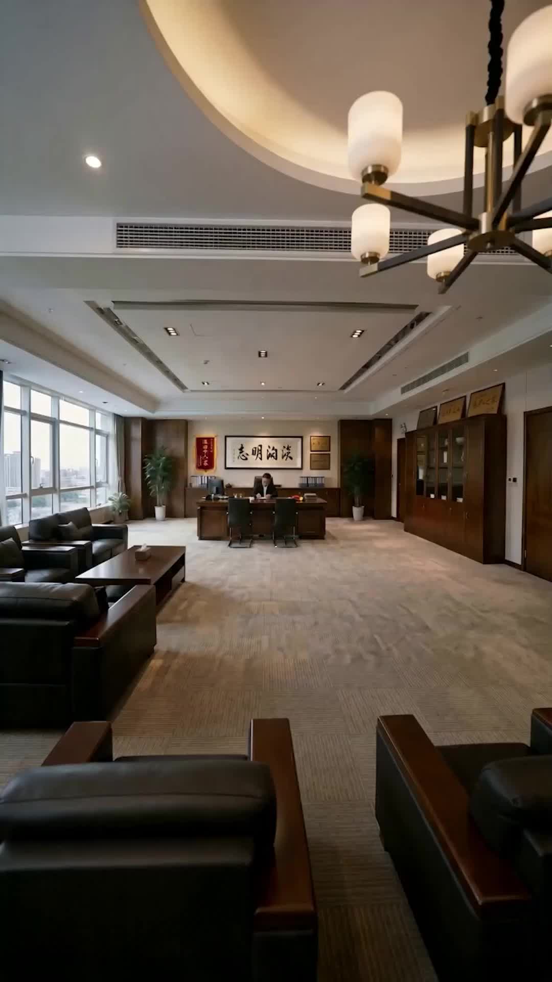露出钛合金假肢,全车厢安静了 第5集