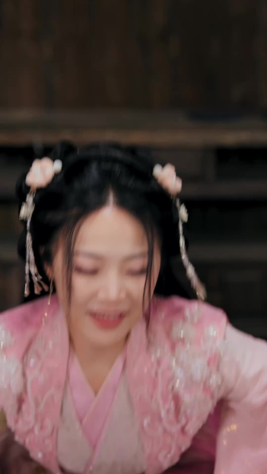 Istriku Tiga, Takdirku Gila (Sulih Suara)  - Episode 6 - Episode 6