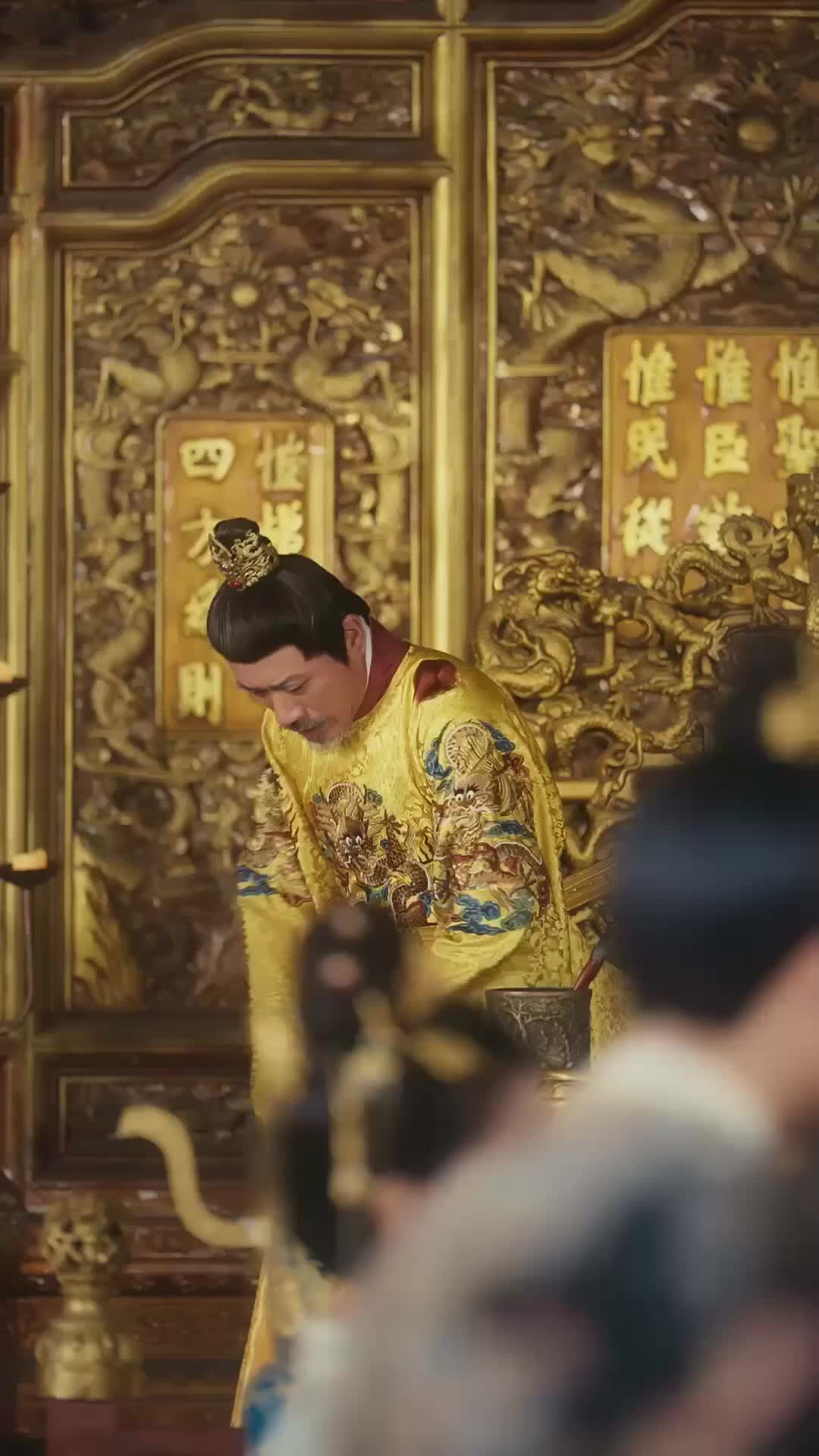 Crown in My Hands, Blood on Yours Episode 10