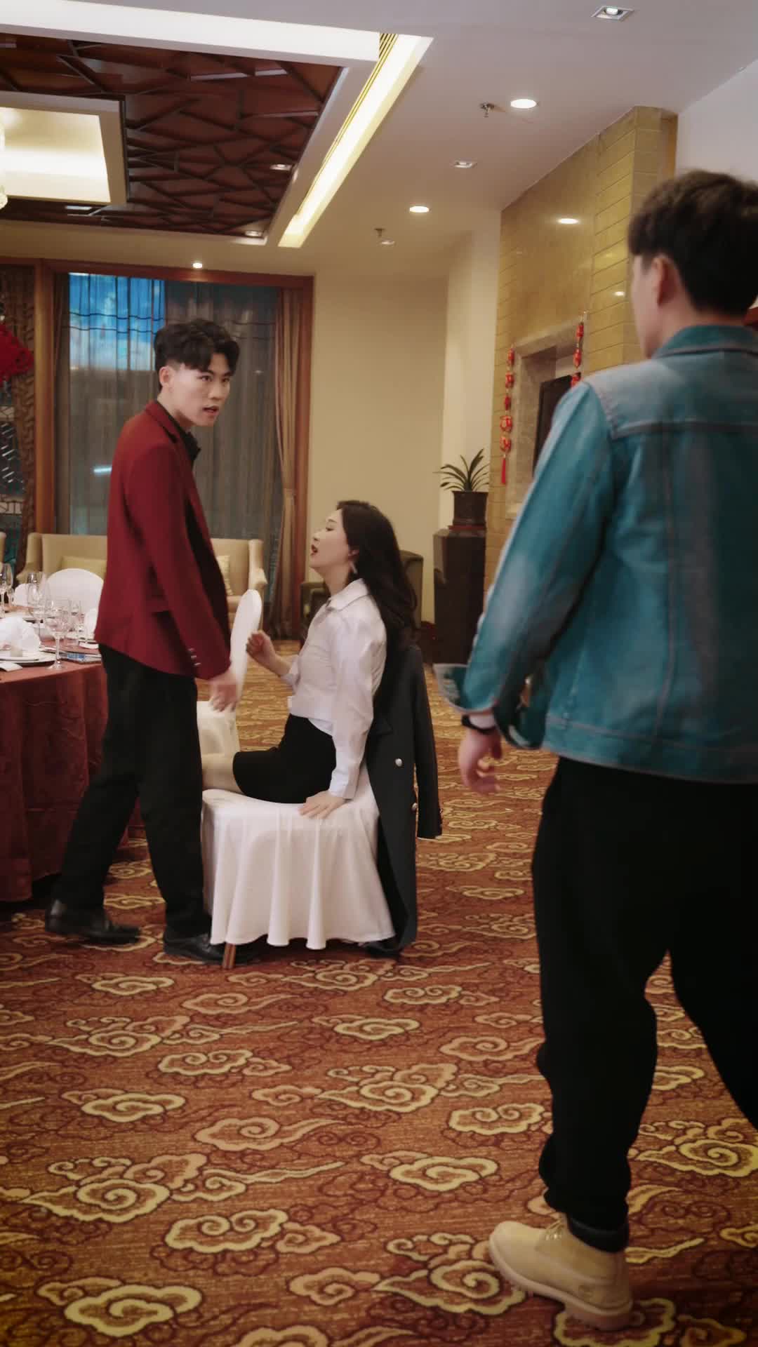 Falling for Her Scoundrel Bodyguard Episode 7