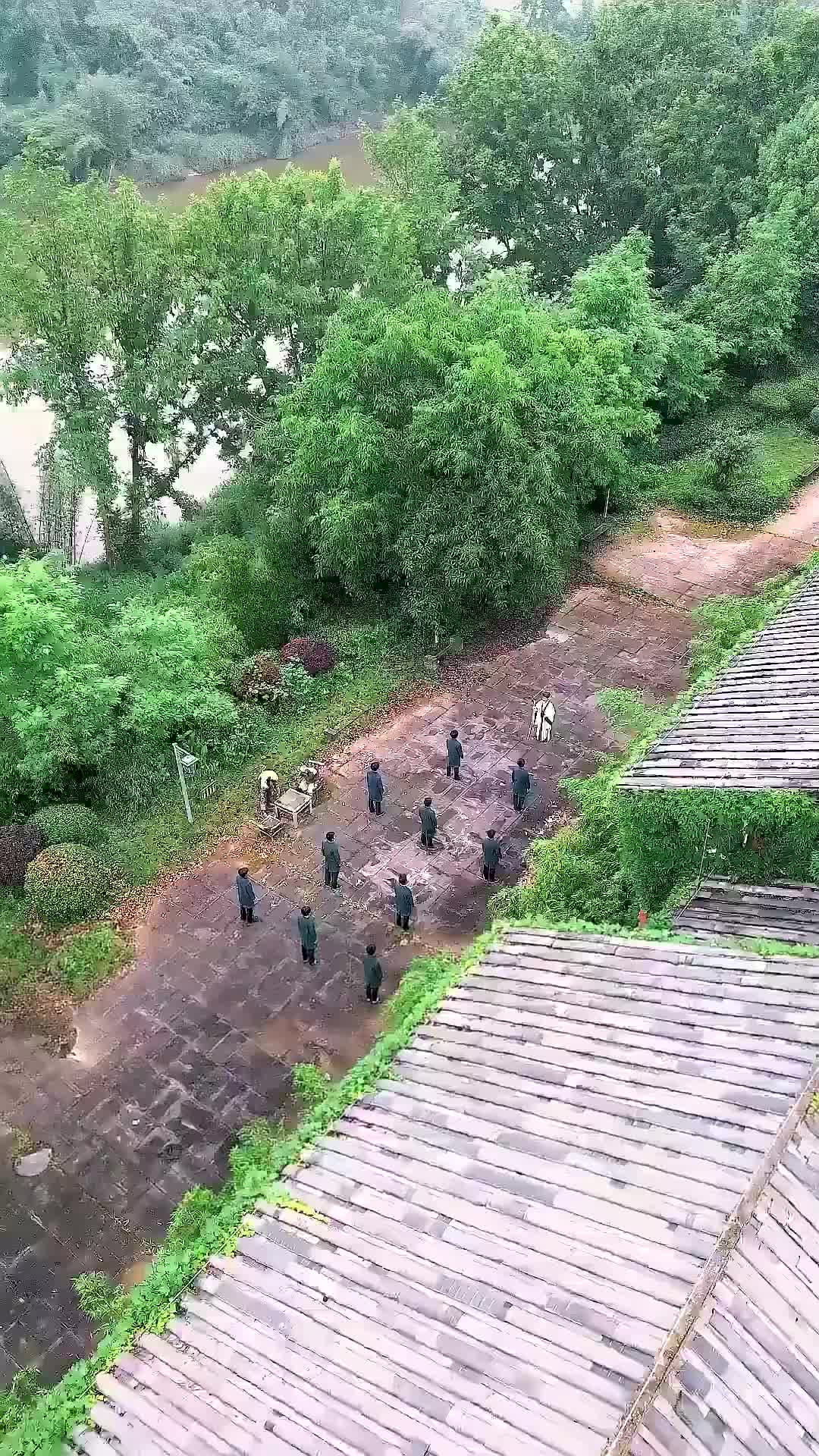 Pahlawan di Tengah Derita Episode 6