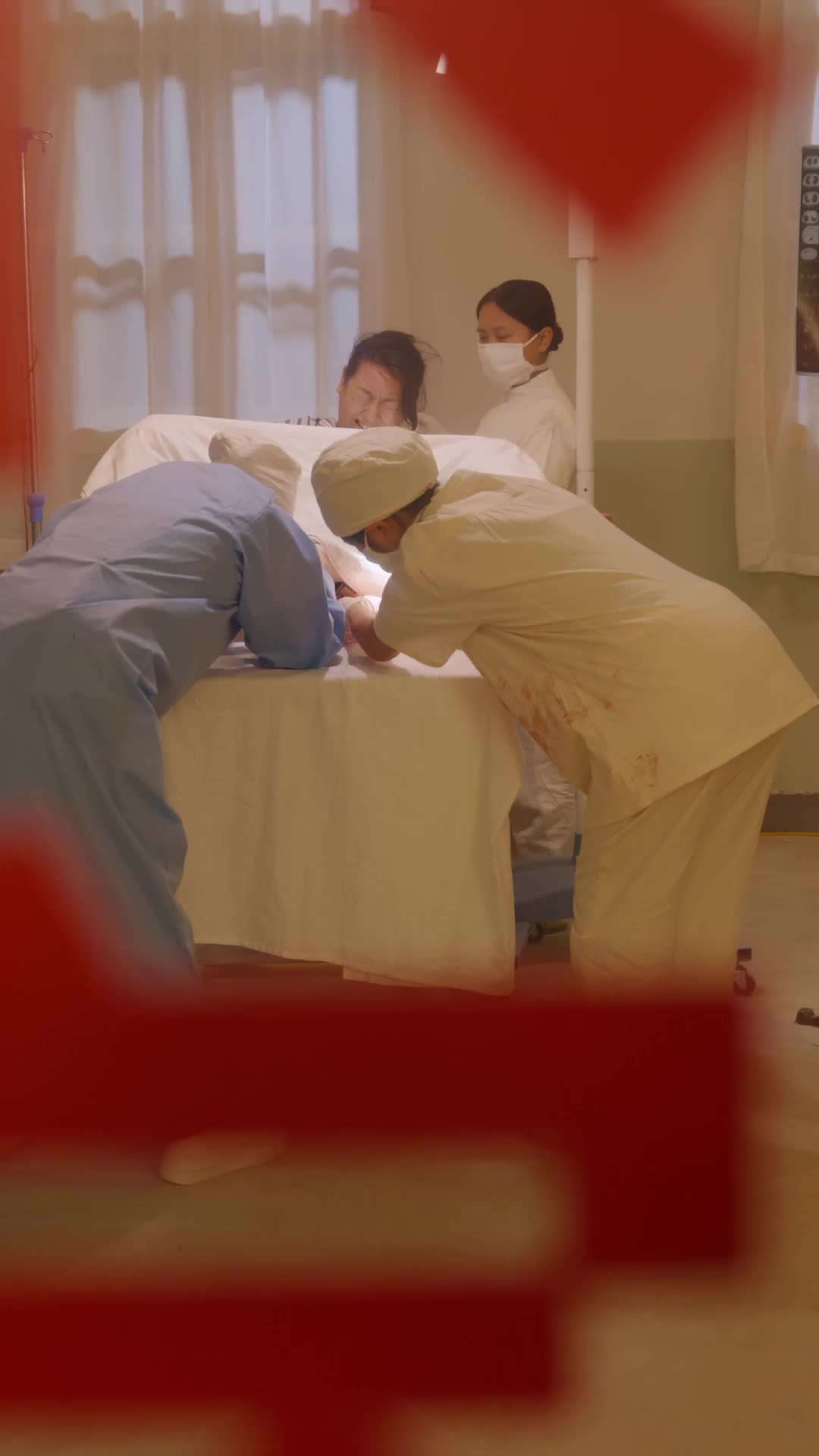 爸妈跑路，福宝带债主发财了 第1集