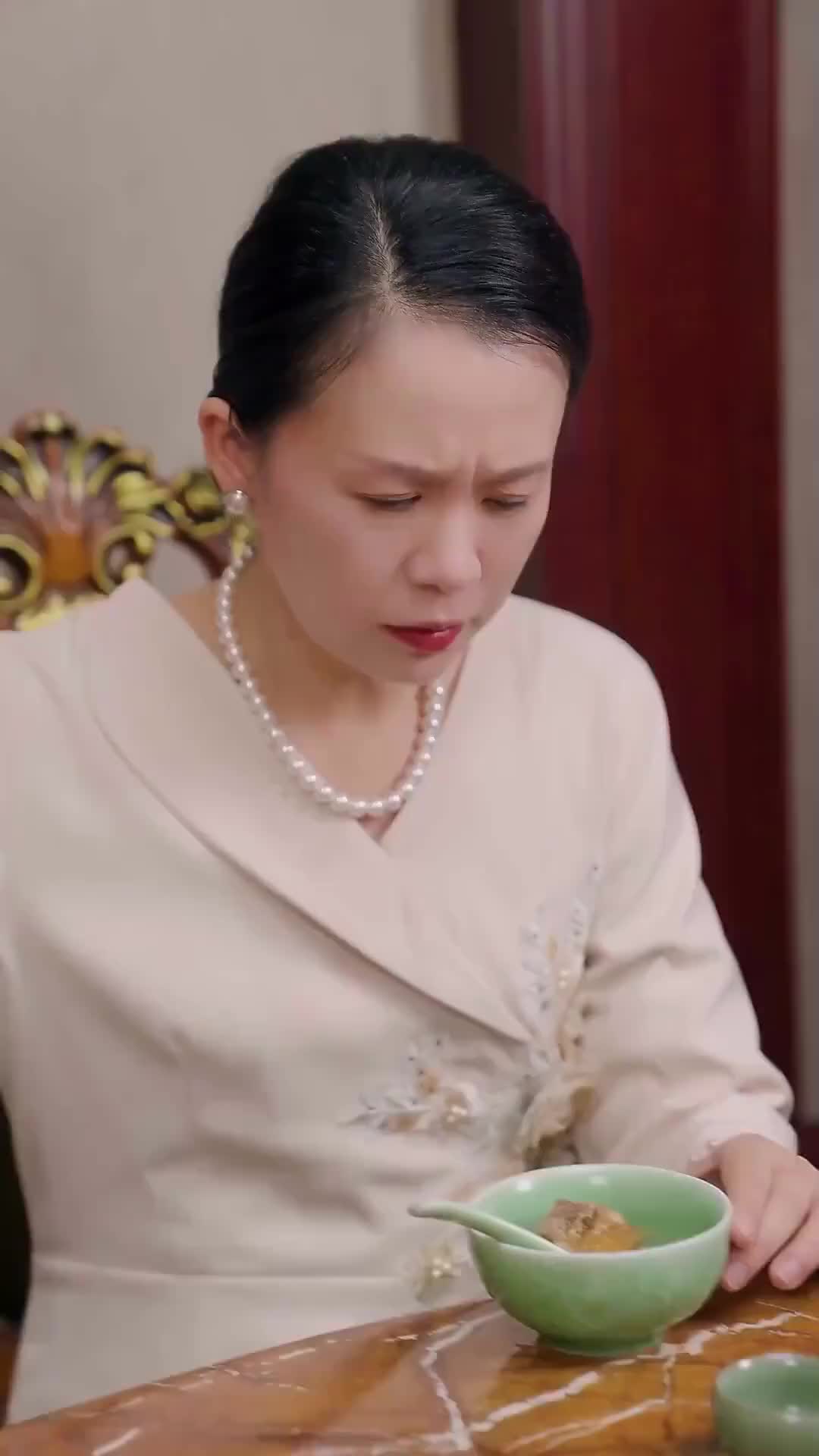 互換身體後，首富老公每天替我受虐 第6集