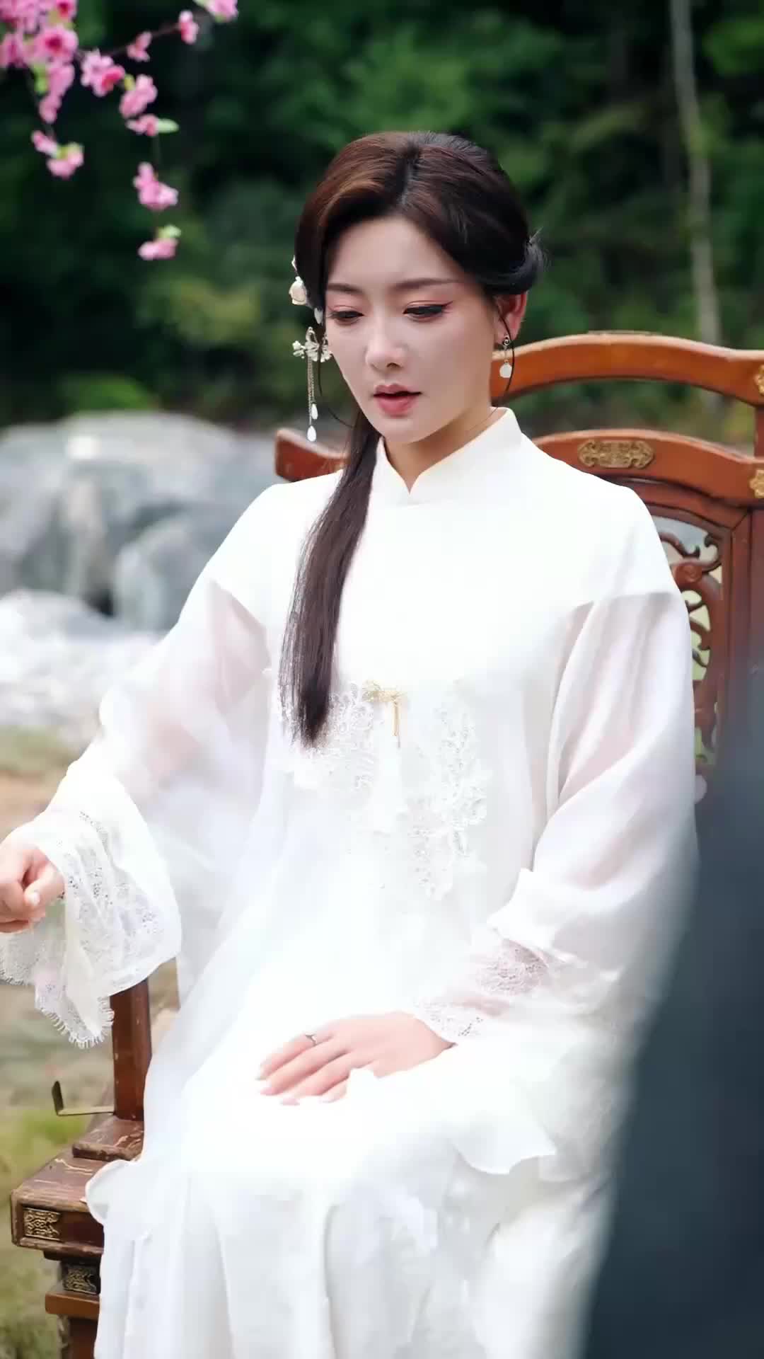 I Run Eternity, All Bow to Me Episode 9