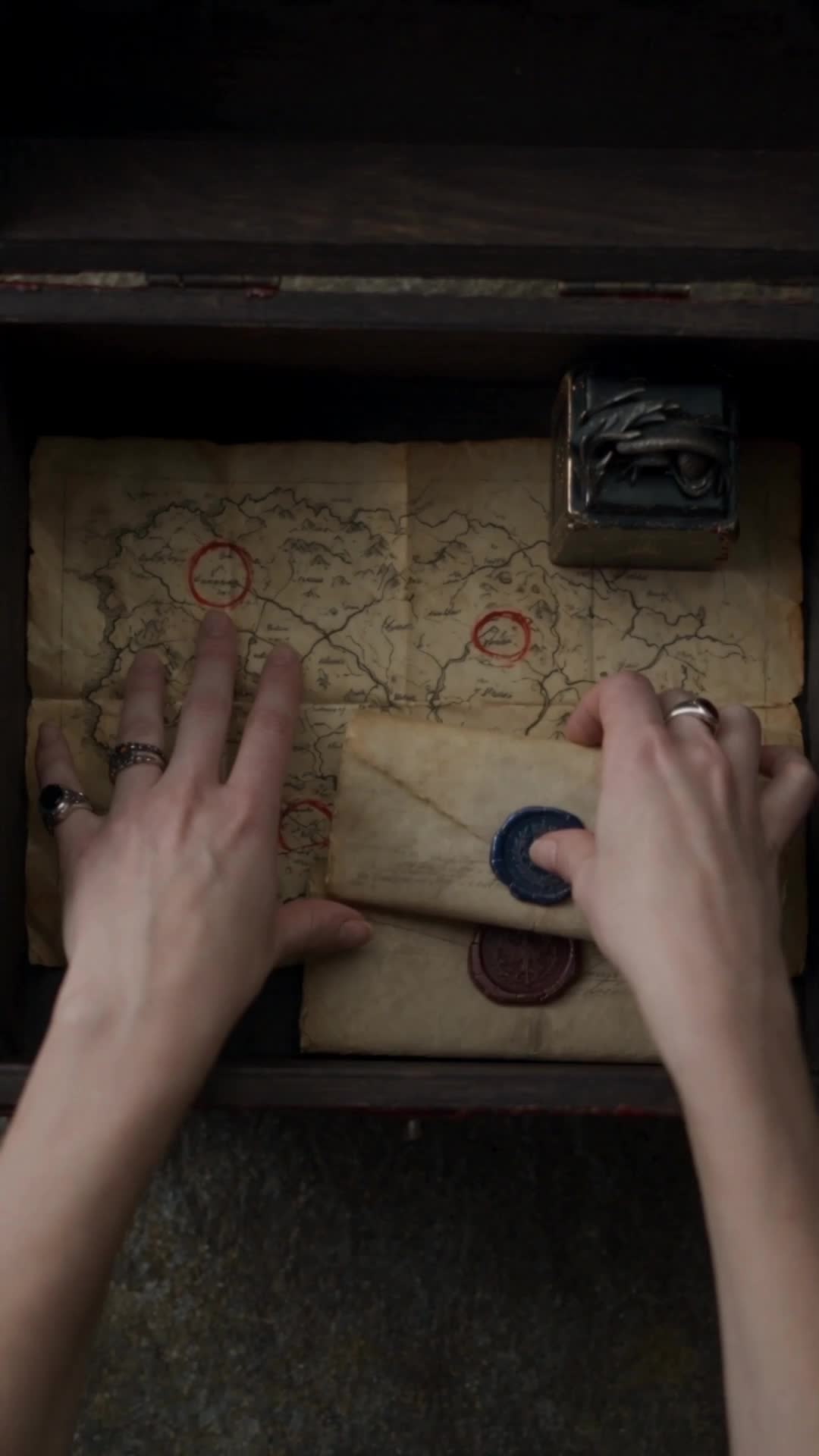 Accused of Killing the King, Chosen by Two Dragons Episode 8