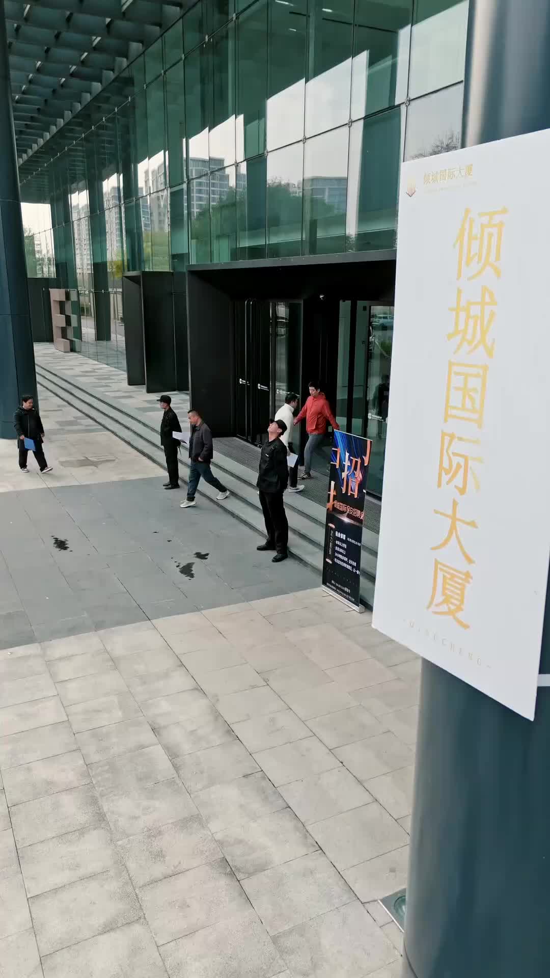 满级保镖,一拳破局 第1集