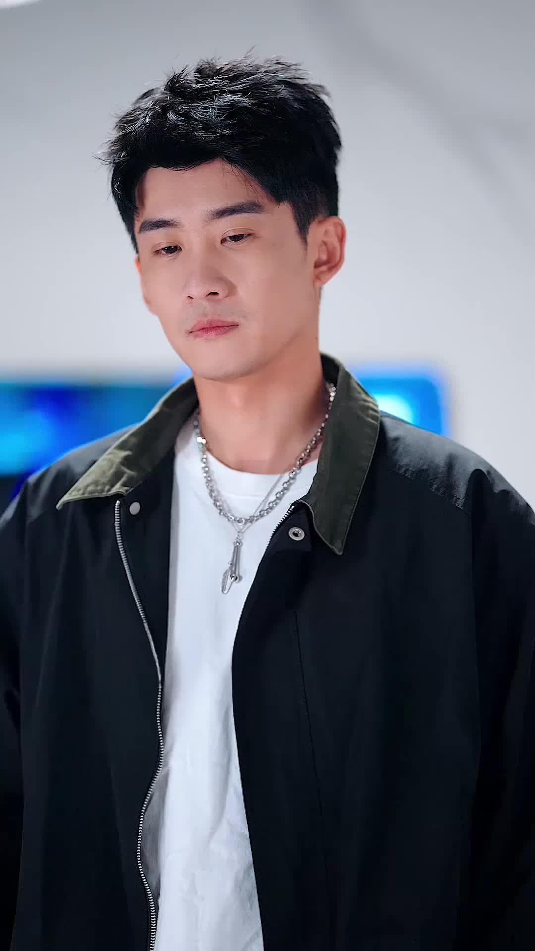 He's Just a Househusband, Until the World Kneels Episode 4