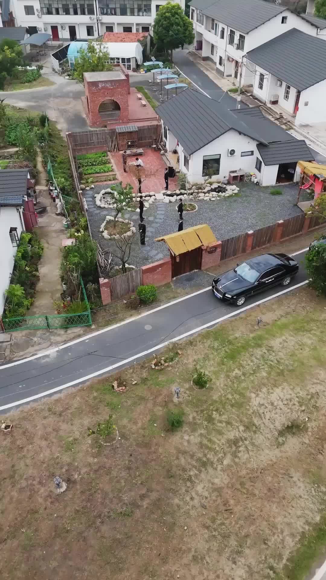 退隱大佬：保安的我被總裁倒追了 第1集
