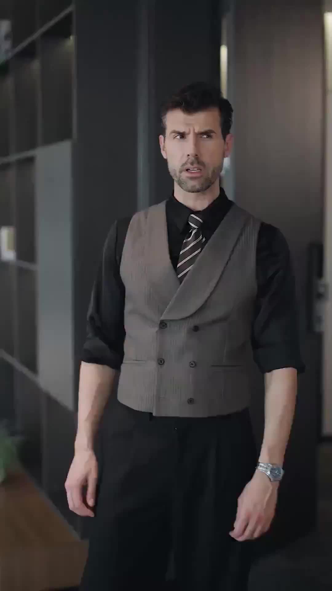 Parar na Sala de Jogos Secreta do CEO (Dublado) 5Episódio