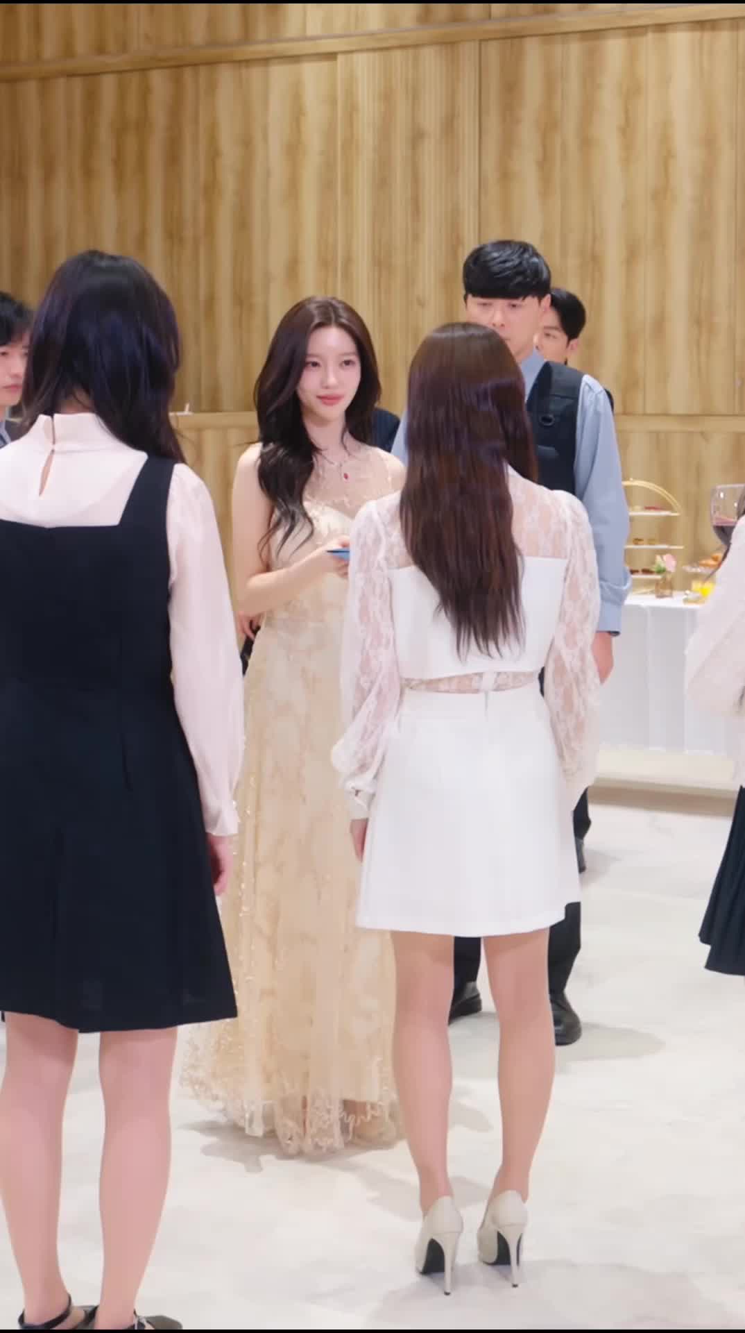 The CEO's Wife Can't Hide Episode 10