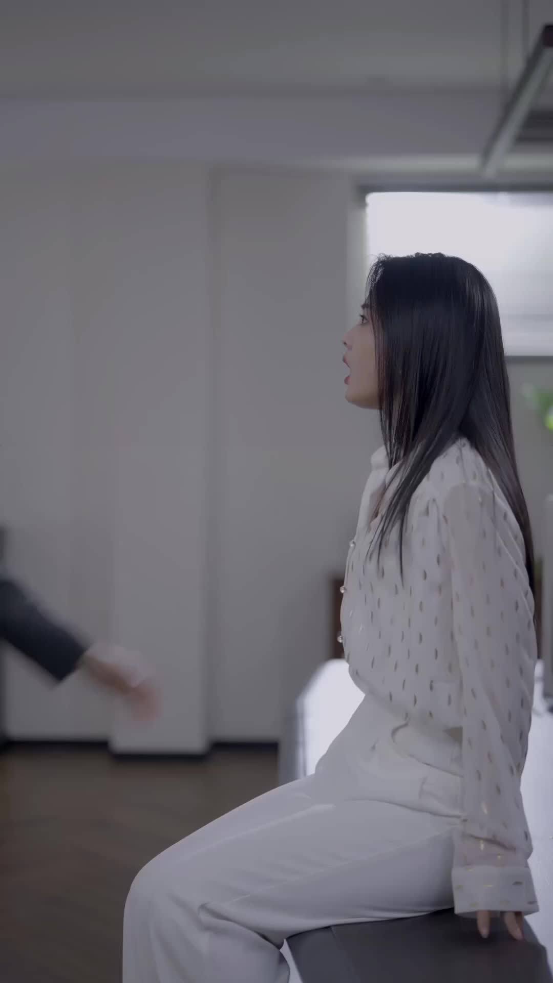 Topeng Manis Istri Simpanan Episode 10