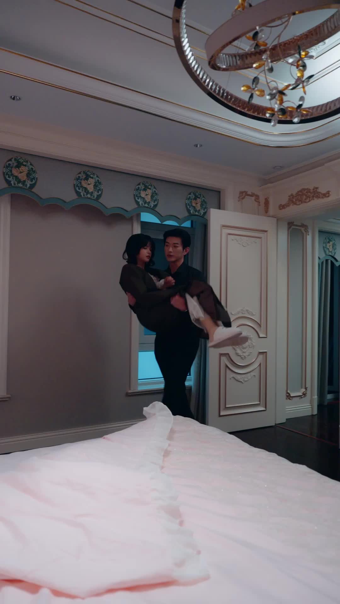 He Stole the Wedding, She Stole His Heart Episode 11