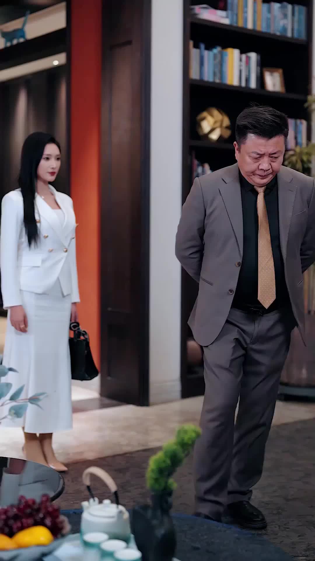 He's Just a Househusband, Until the World Kneels Episode 5