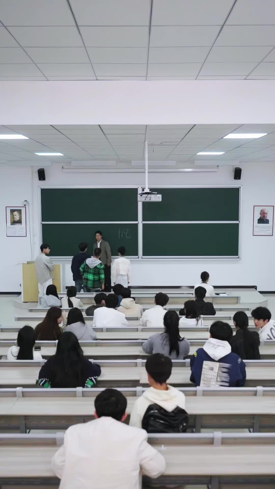  سلطتي طاغية، كيف تجرؤ على التشهير بي عبر الإنترنت 7مجموعة
