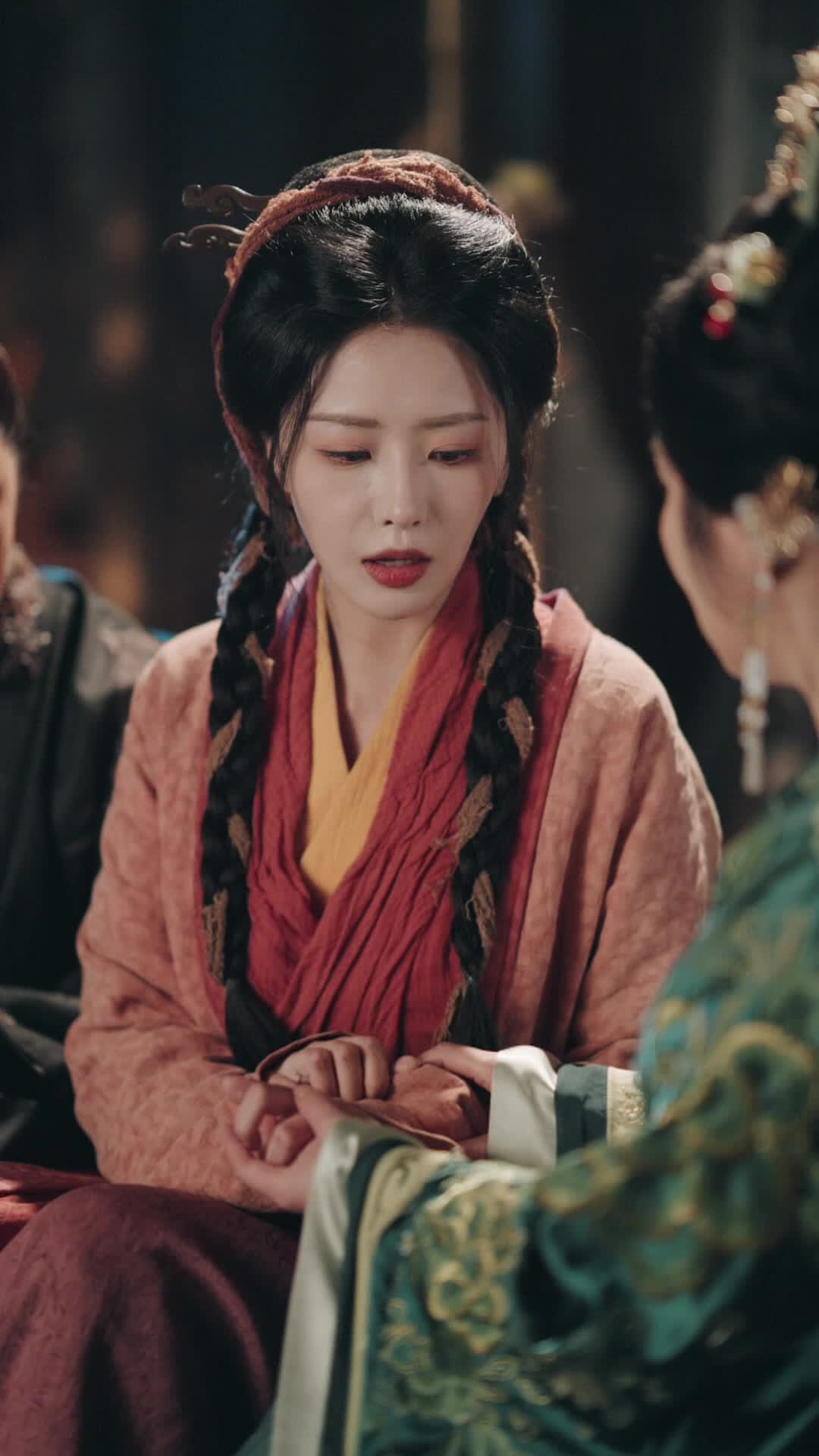 侯府藏了個女帝 第5集