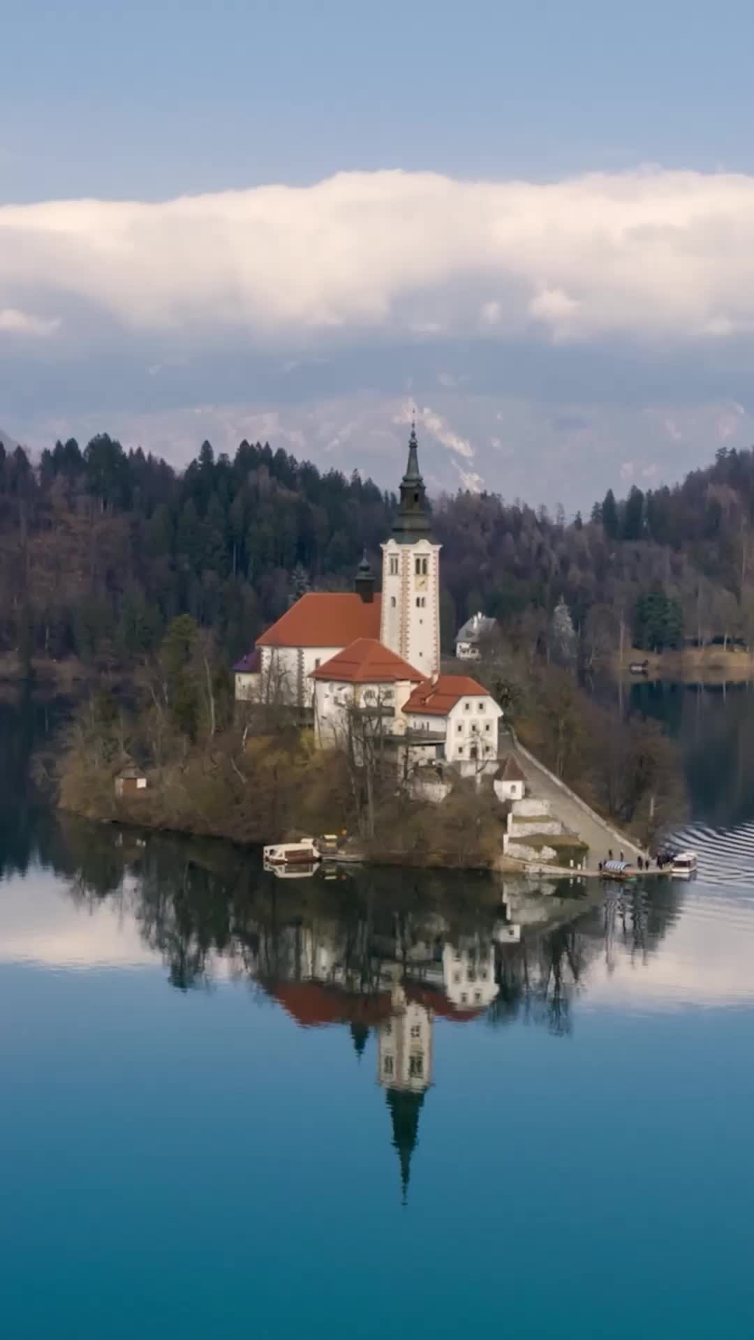 Pertolongan Pertama Pada Cinta - Episode 1 - Episode 1