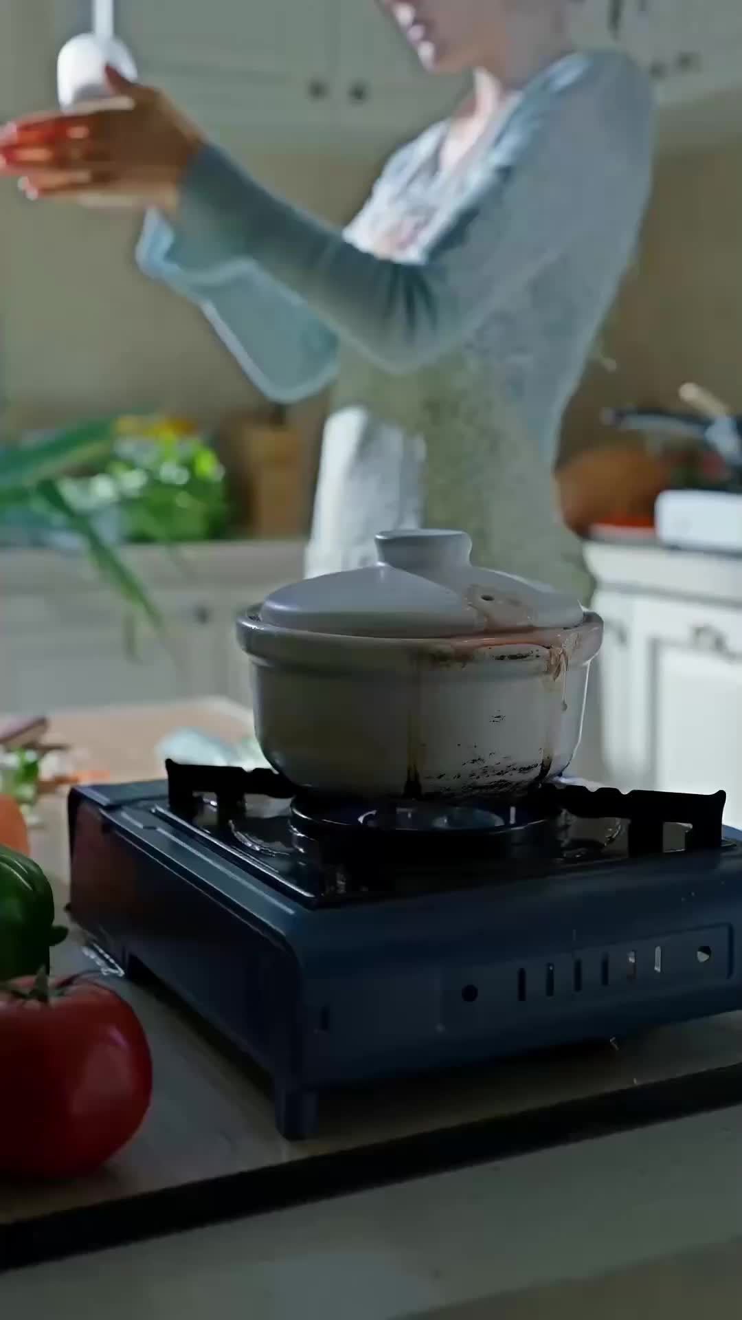 Con lágrimas forjó su corona (Doblado)