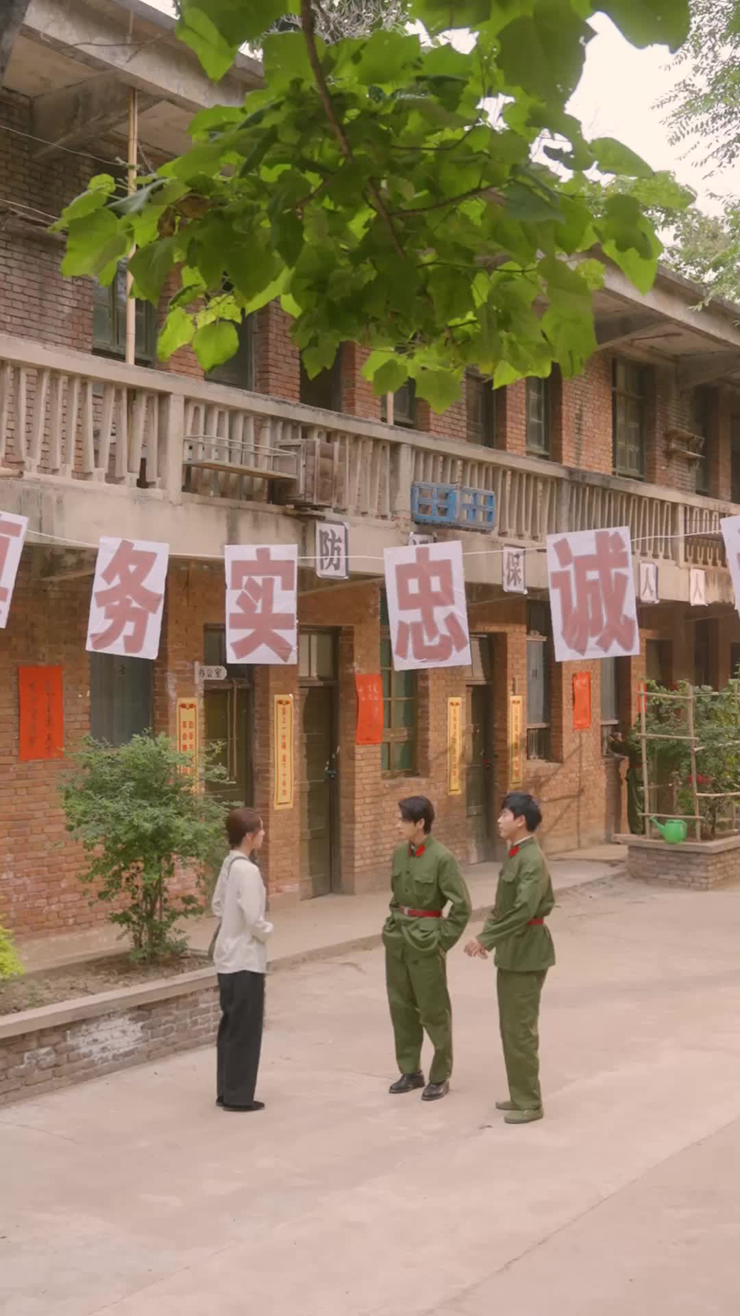 重生七零，我改嫁冷面團長當奶爸 第7集
