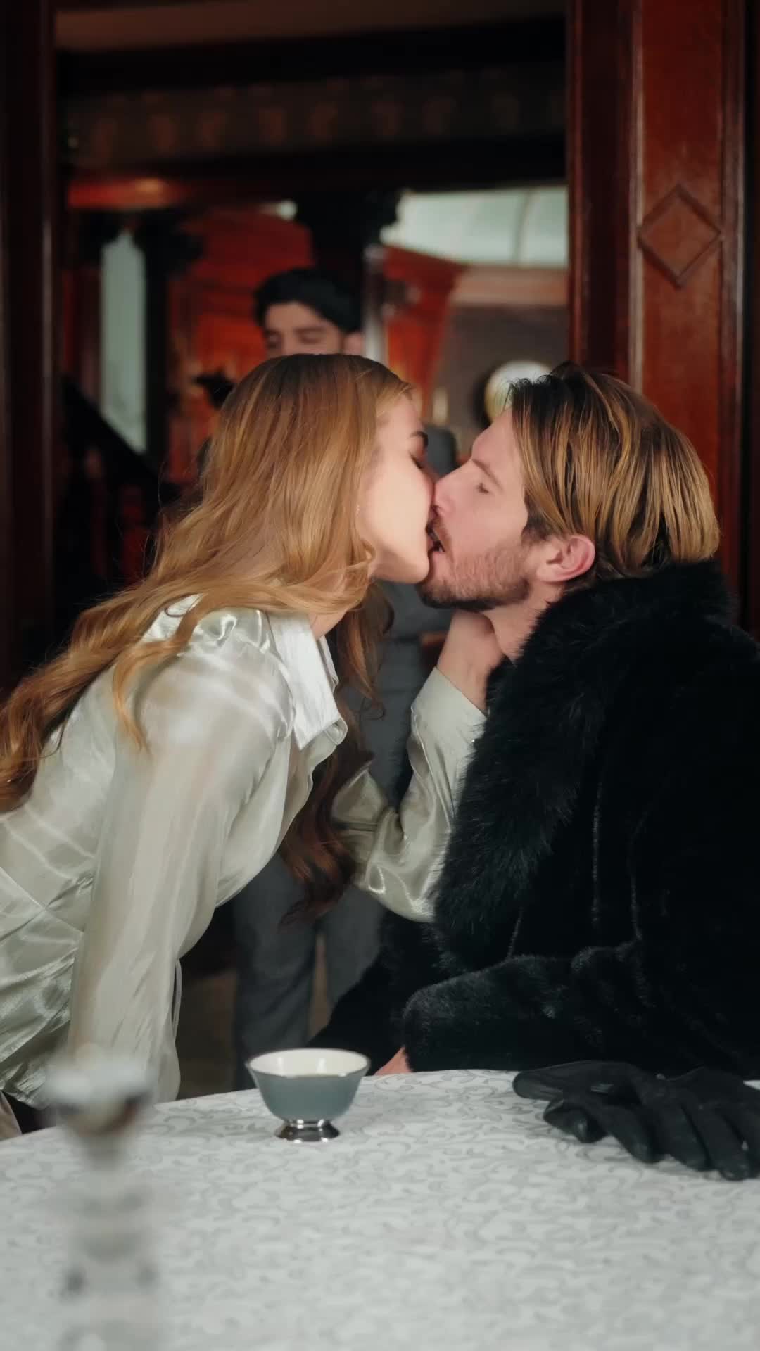 Renacida para amar al Rey Alfa Episodio 8