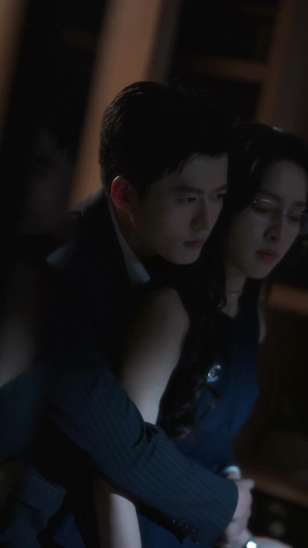 Caught in a Scandal, Caught by Love Episode 10