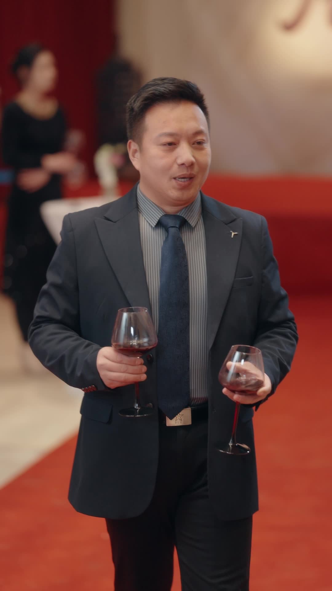 撕毁贤妻手册后,我只爱自己 第5集