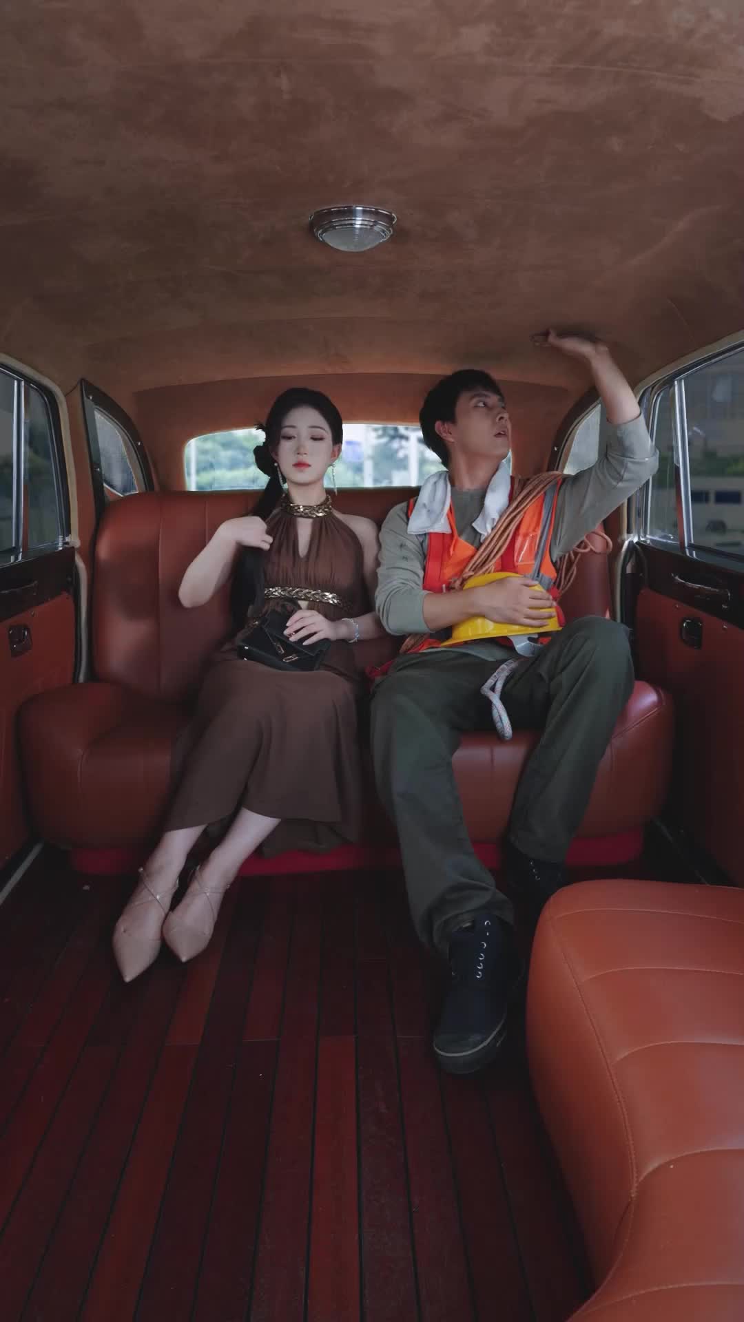 搬磚被退婚，我轉身閃婚宋大小姐 第3集