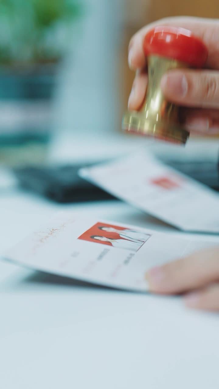 Suami Pernikahan Kilat: Keluarga Kaya (Sulih Suara) - Episode 1 - Episode 1