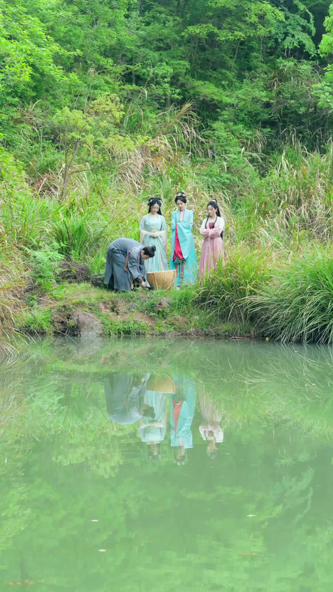 Istriku Tiga, Takdirku Gila (Sulih Suara)  - Episode 20 - Episode 20