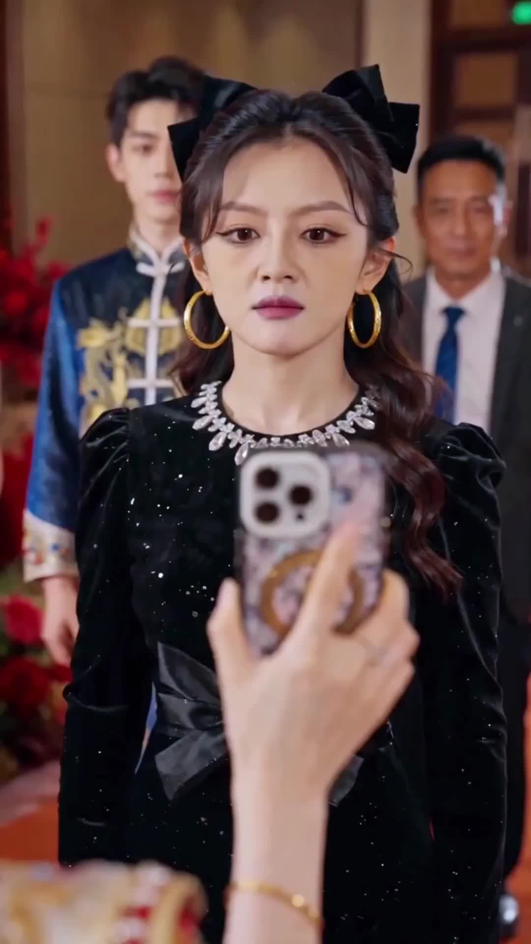 Crown for Me, Crumbs for You Episode 7