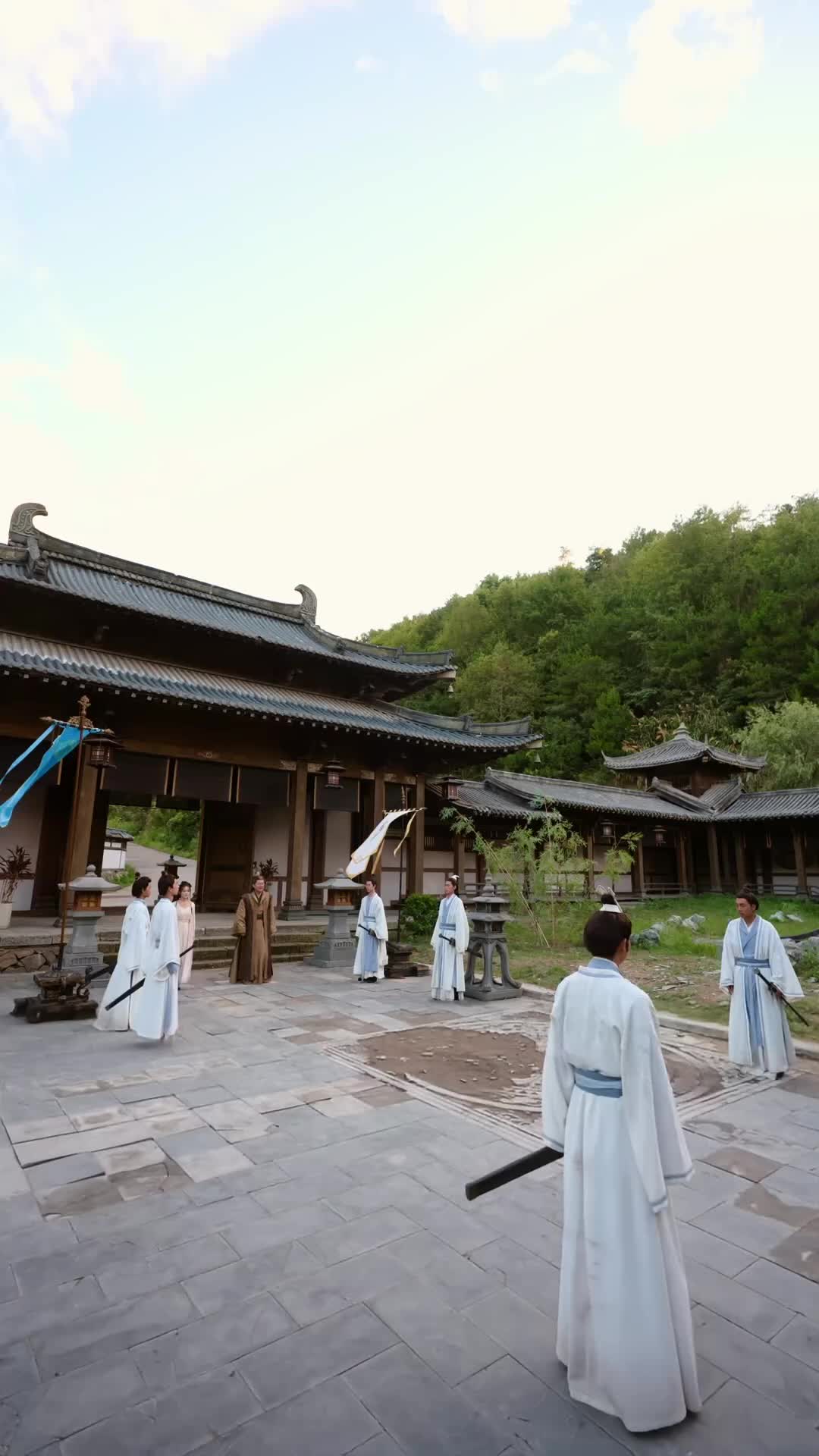 Blessed by Fate, Crowned by Herself Episode 10