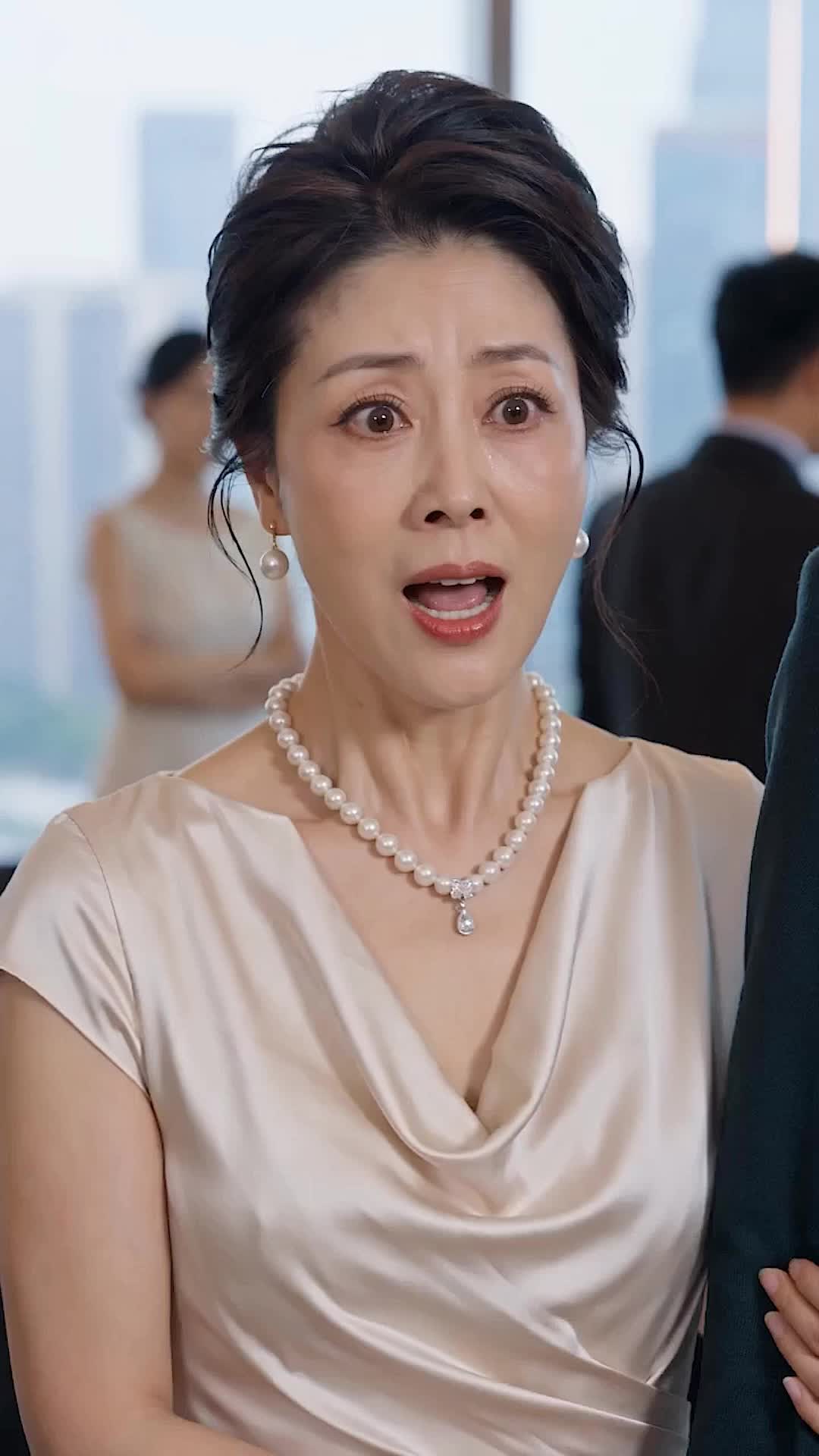 Betrayed by Love, Backed by a Trillion Episode 8