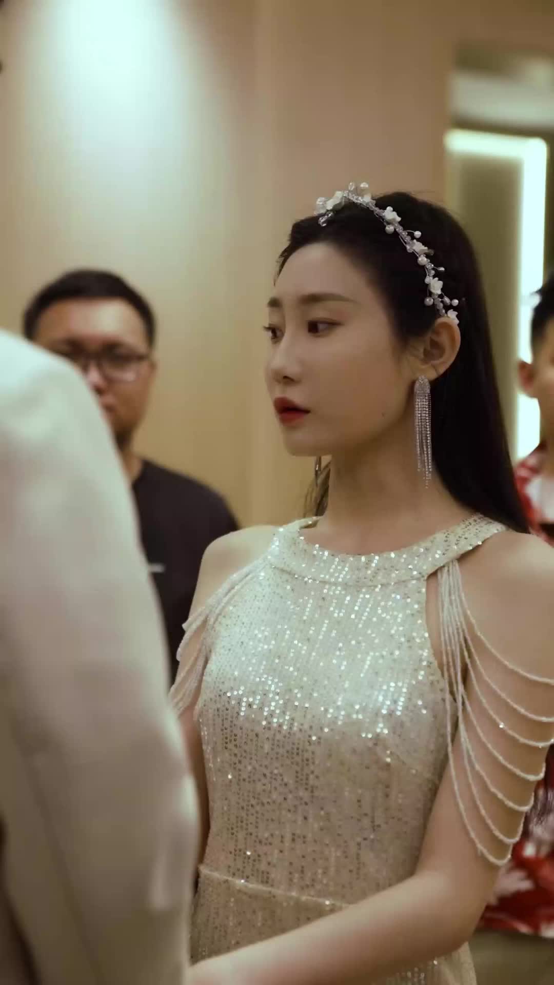 Istri Cantik Suami Dewa Perang Episode 9
