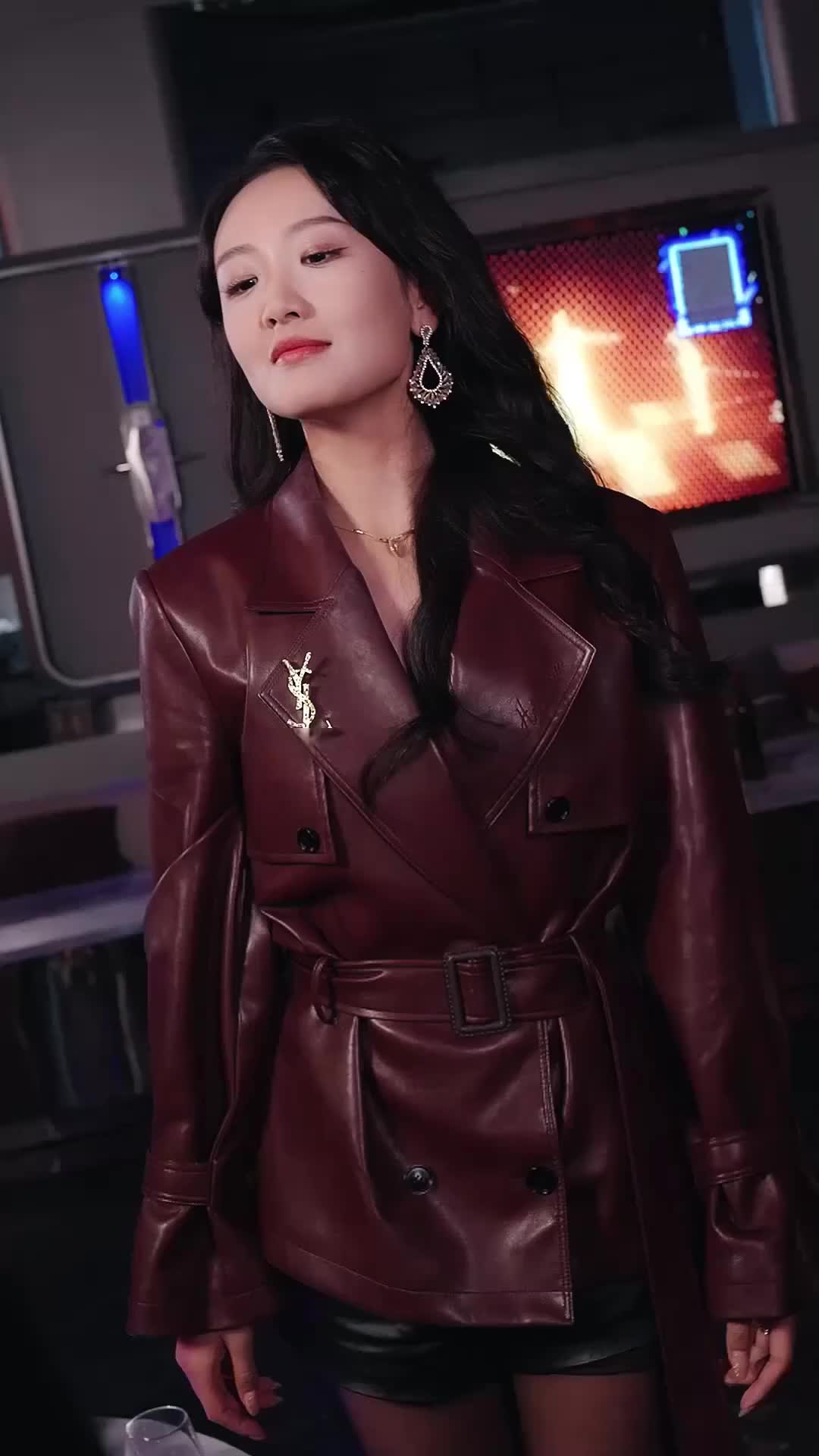Queen in Disguise: Play Nice, Strike Hard Episode 8