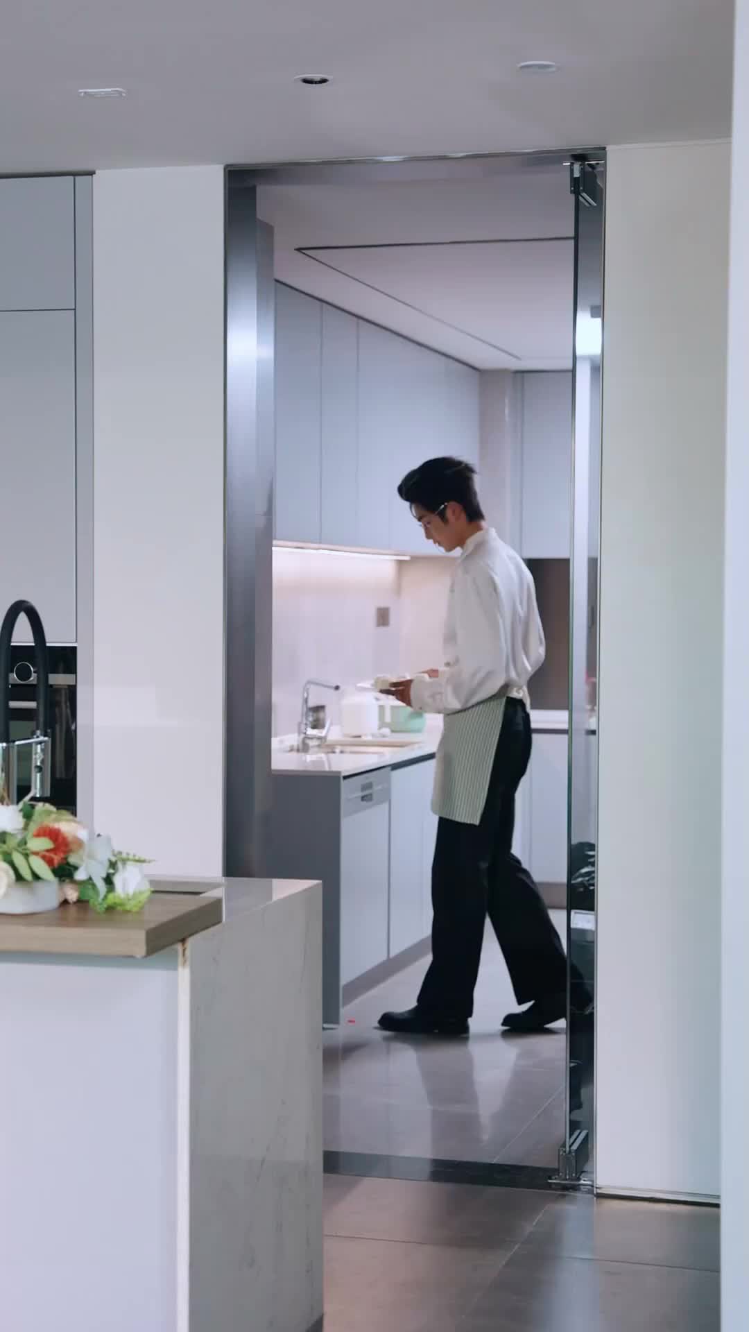 Kakak Kembali, Keluarga Bersemi Episode 9