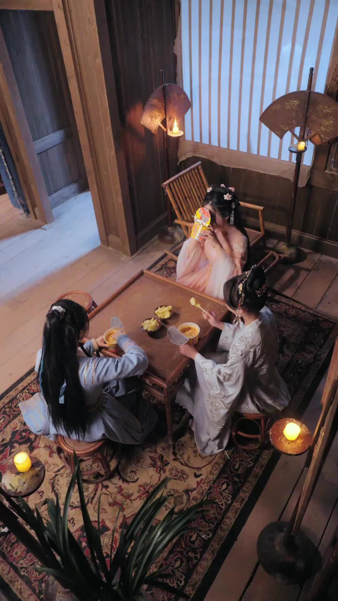 Istriku Tiga, Takdirku Gila (Sulih Suara)  - Episode 42 - Episode 42