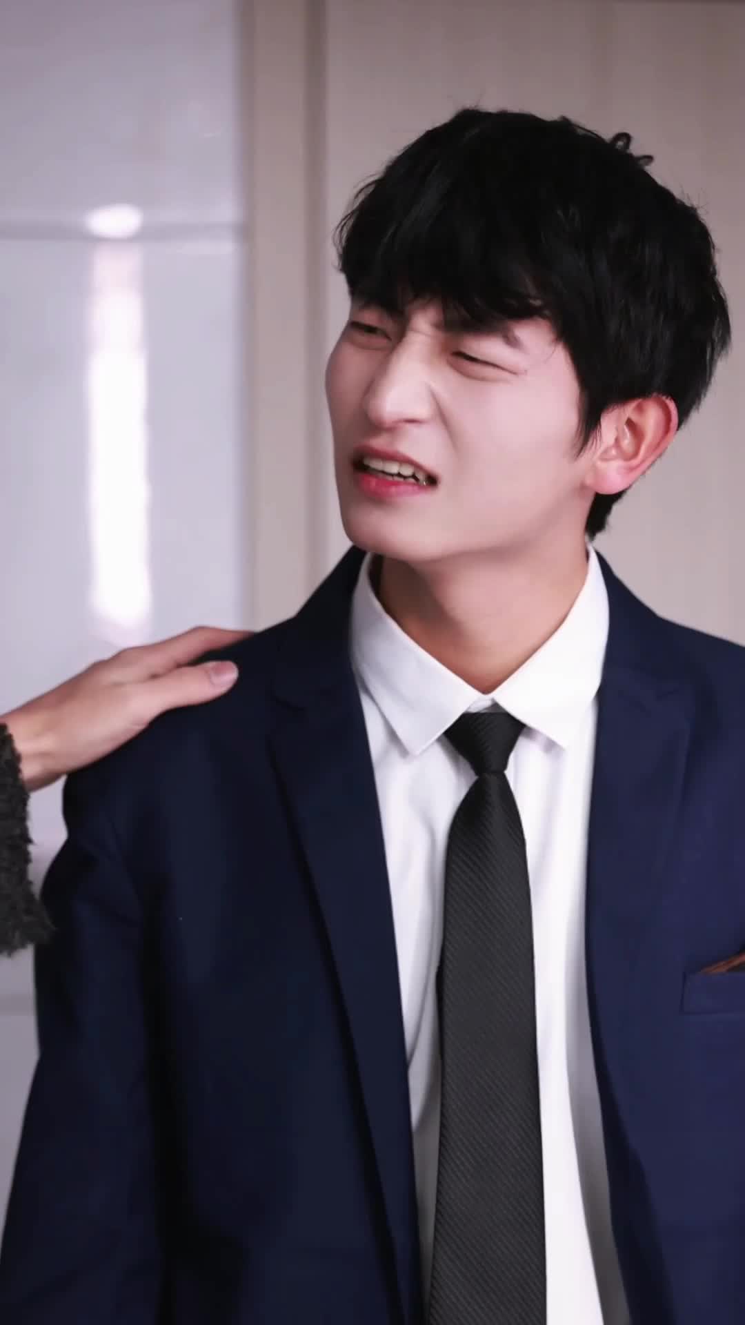Hiding From Romance, Trapped by Their Affection Episode 8