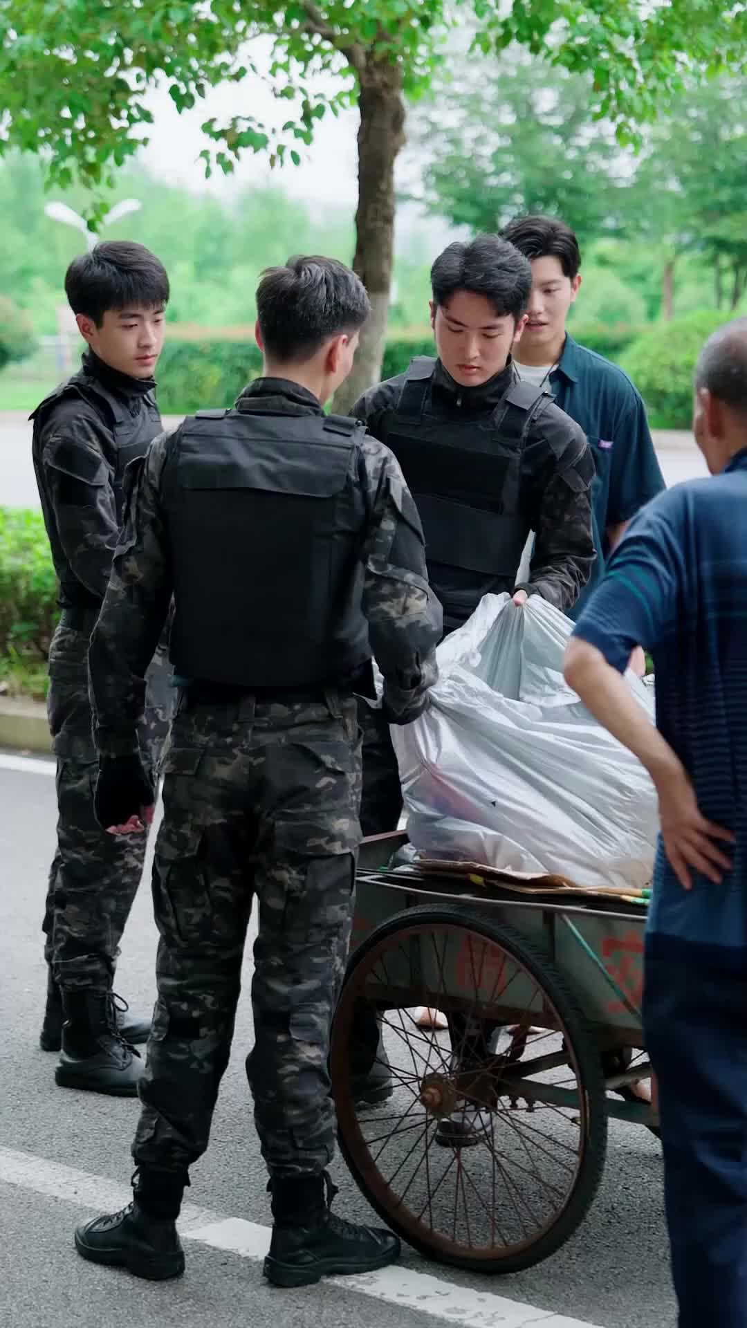 Rahasia di Balik Orang Tua Sederhana (Sulih Suara) - Episode 40 - Episode 40