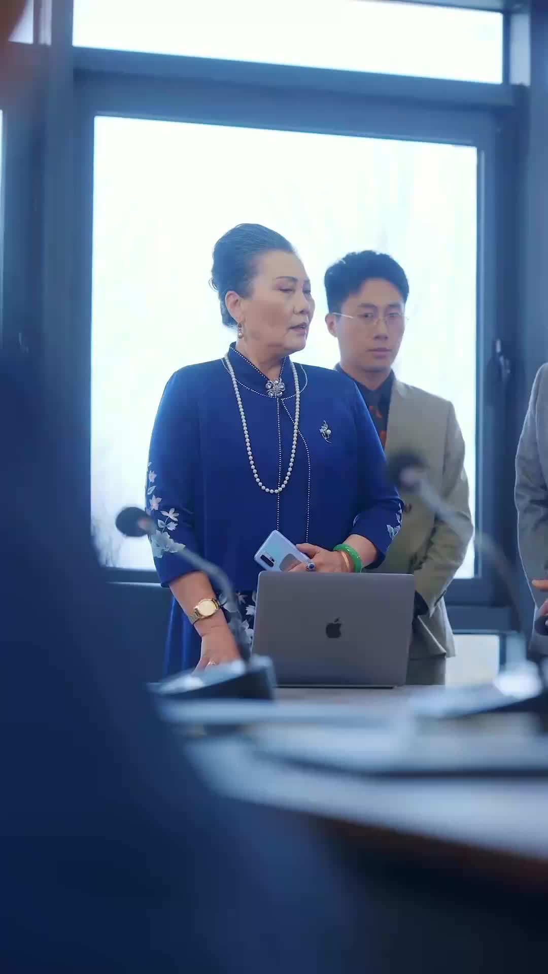 In Love's Name: The World at Her Side Episode 10