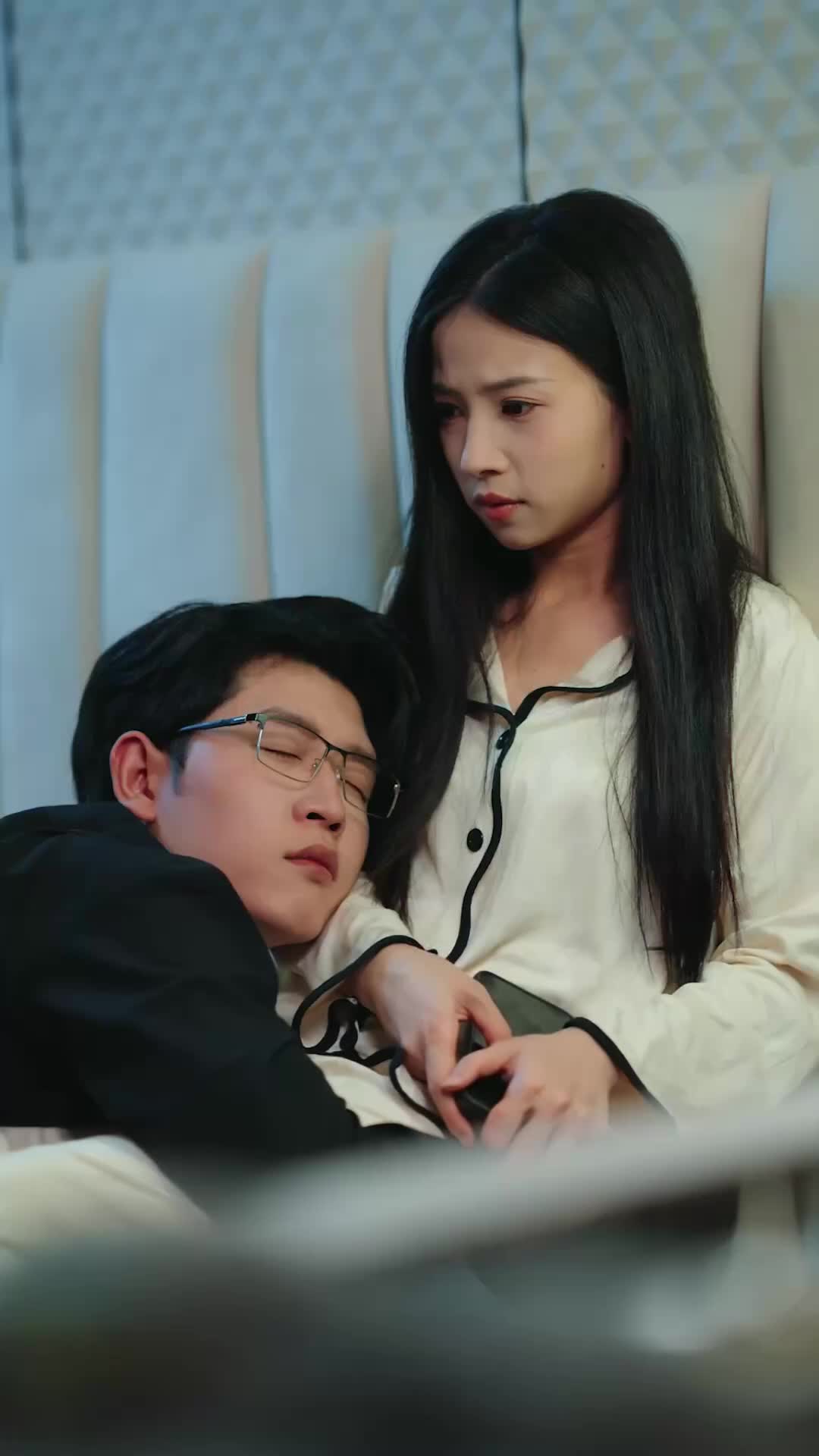 At Memory's End, He Lost Her Episode 6